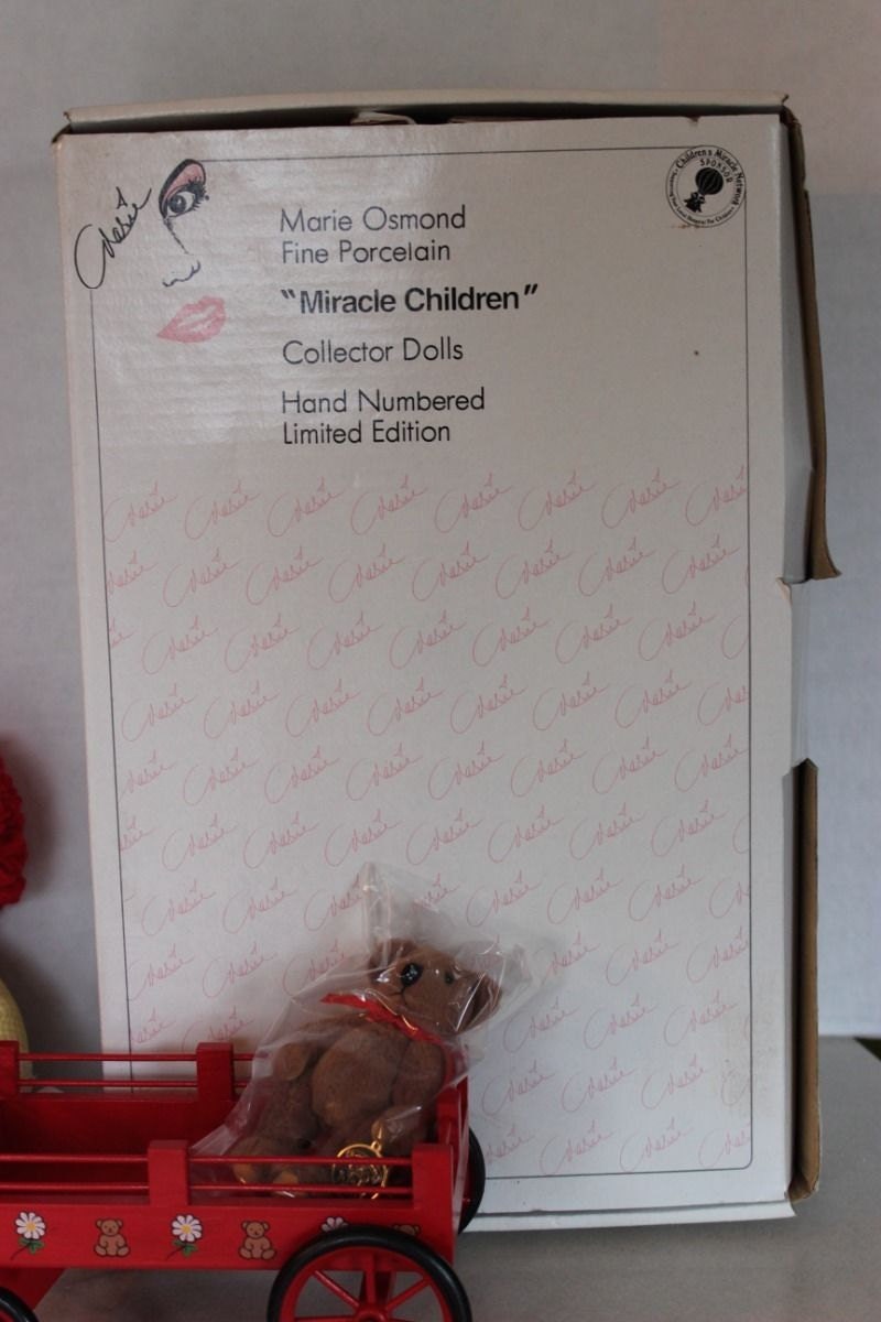 MIB Rosie & Rags Knickerbocker Bear w Wagon Marie Osmond Dolls