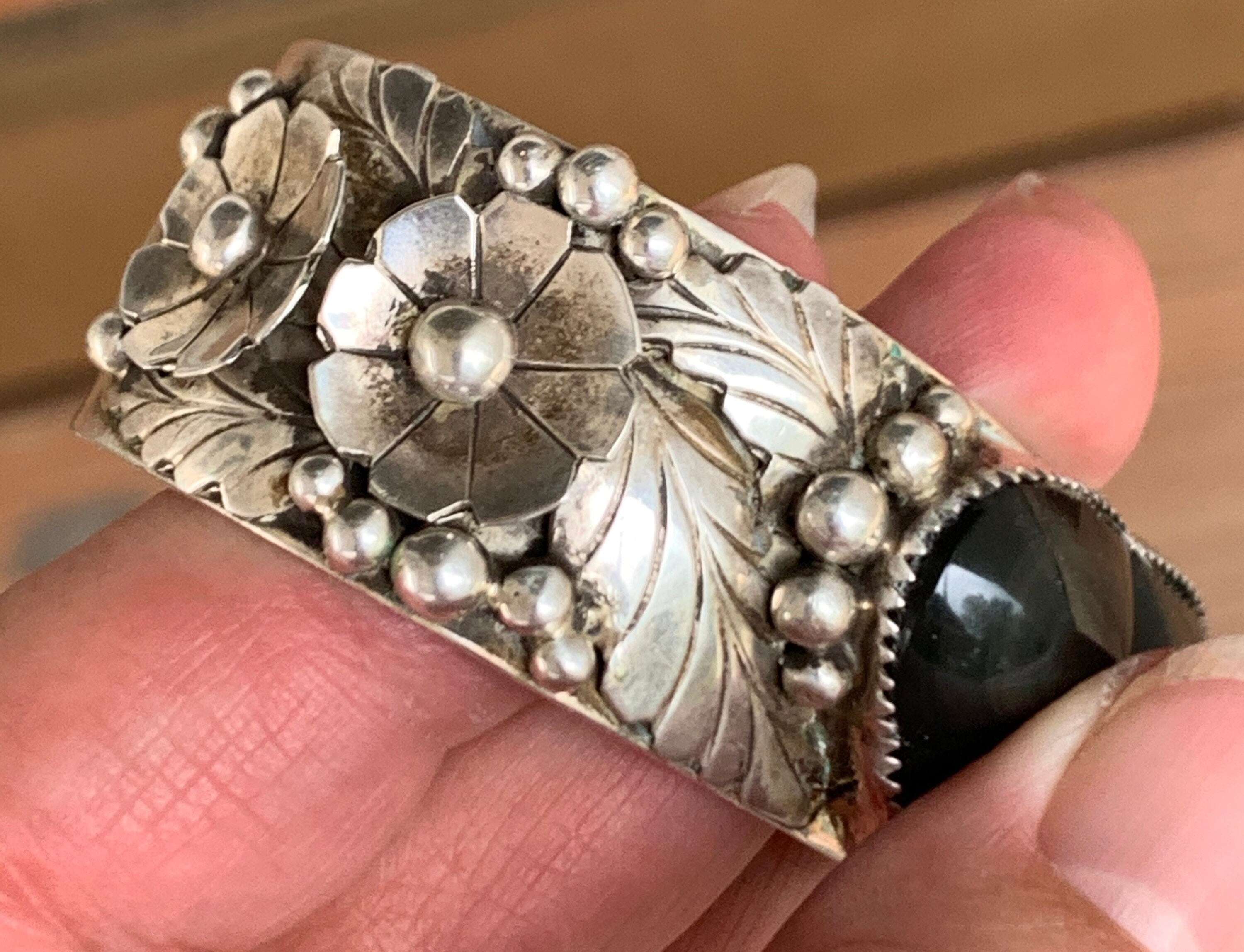 Large Sterling Silver Old Pawn Black Onyx Native American Bracelet Signed Laura Dabbs and Sons