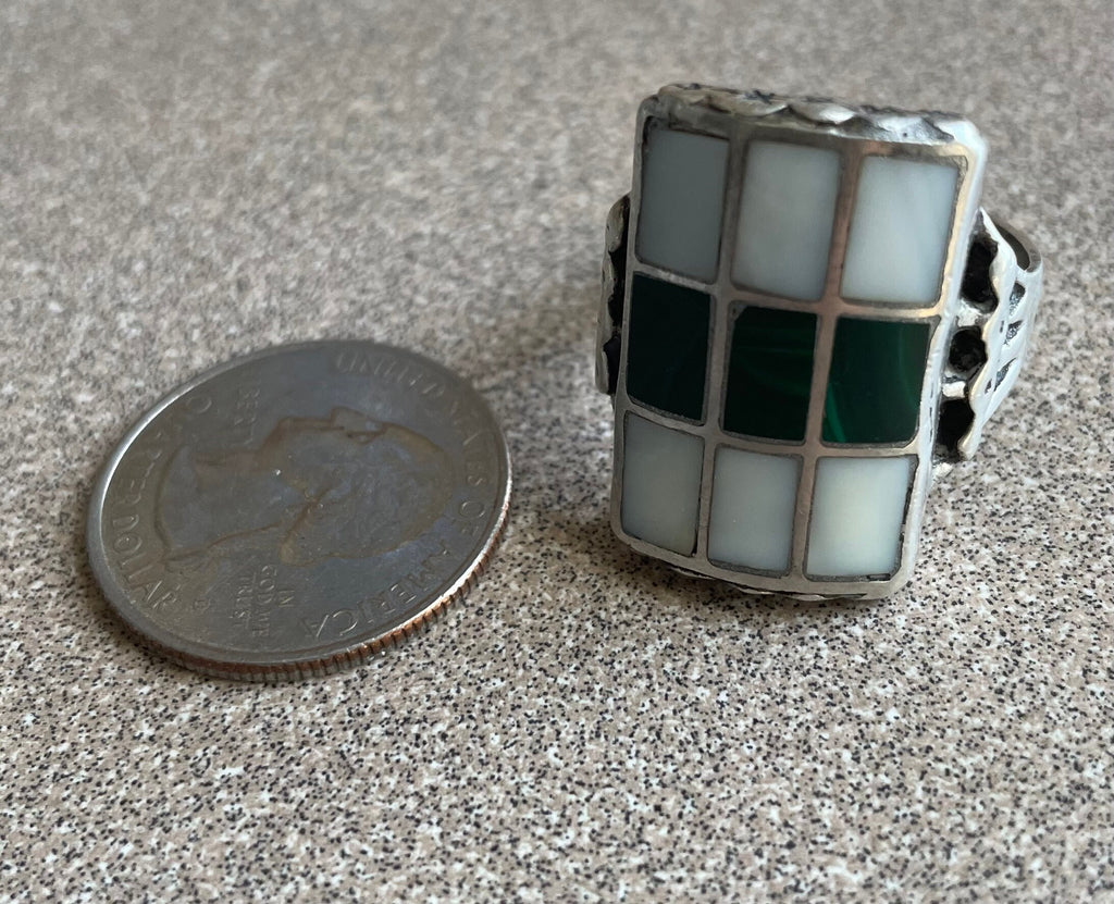 Vintage Native American Sterling Silver Malachite And Mother of Pearl Mans Ring Size 12