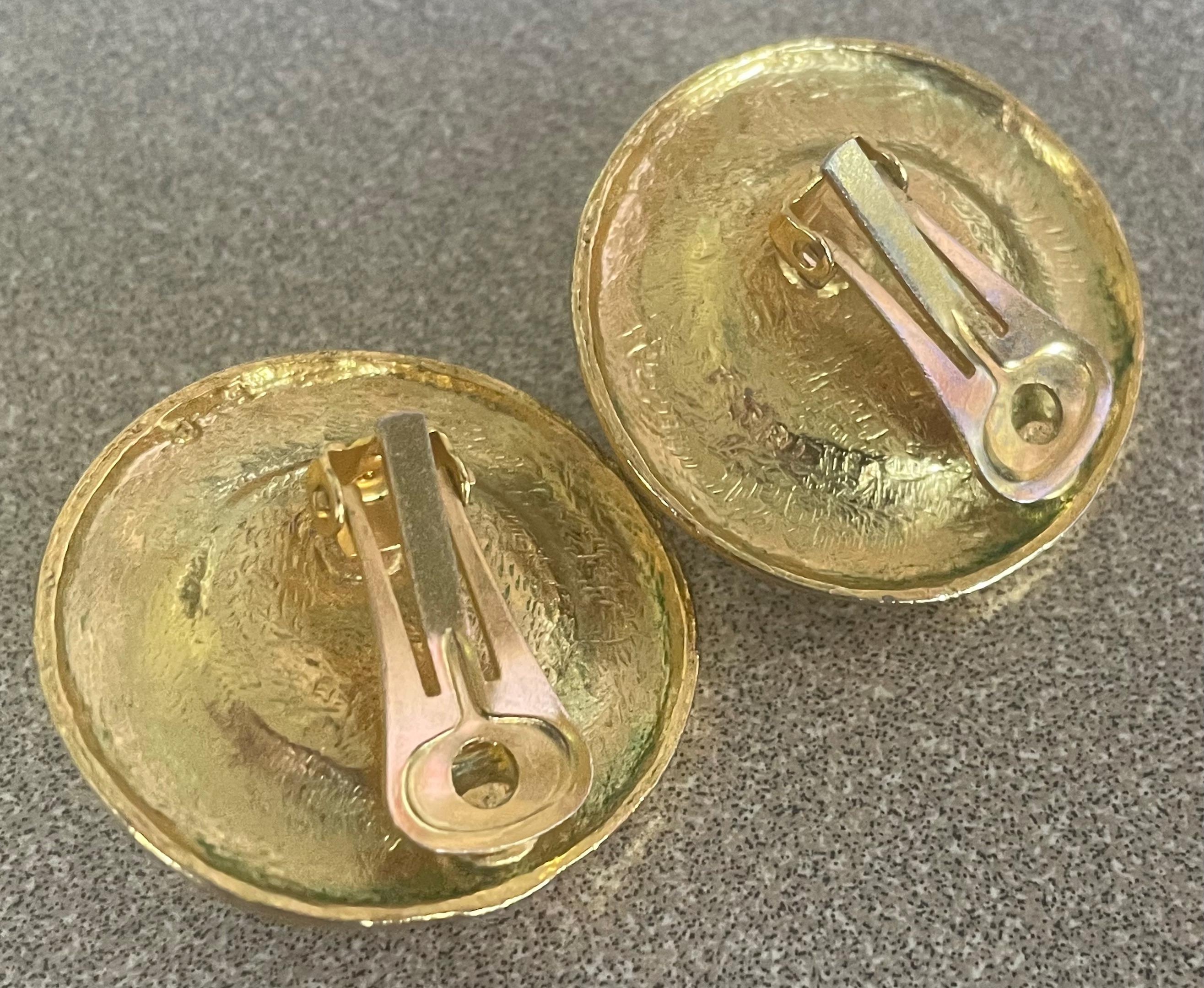 Beautiful Vintage Chanel 31 Rue Cambon Clip Earrings Gold Tone Costume