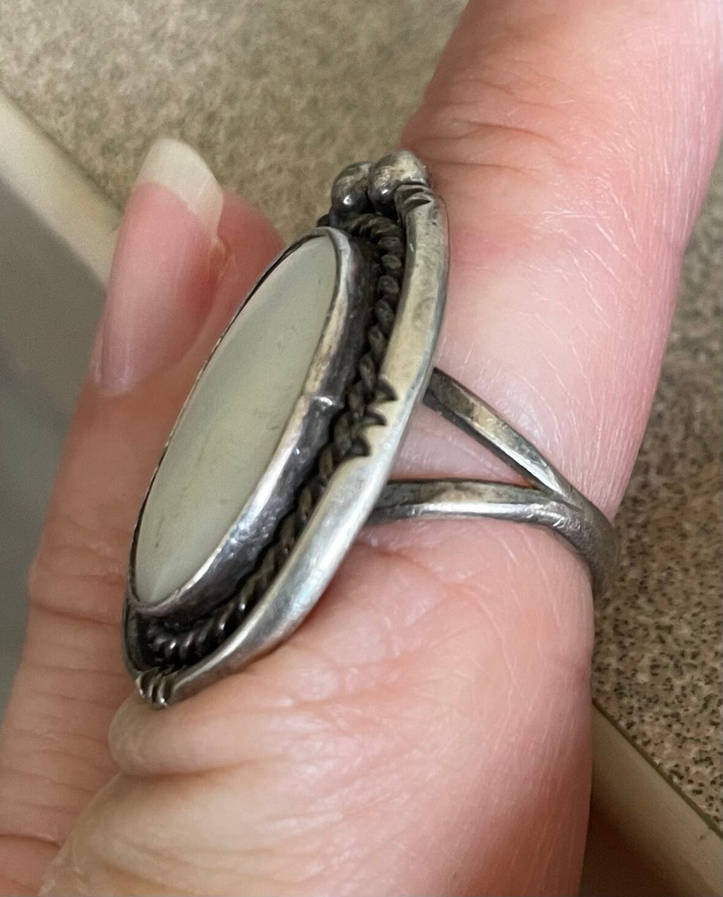 Vintage Native American White Mother Of Pearl Sterling Silver Ring Size 5 1/2