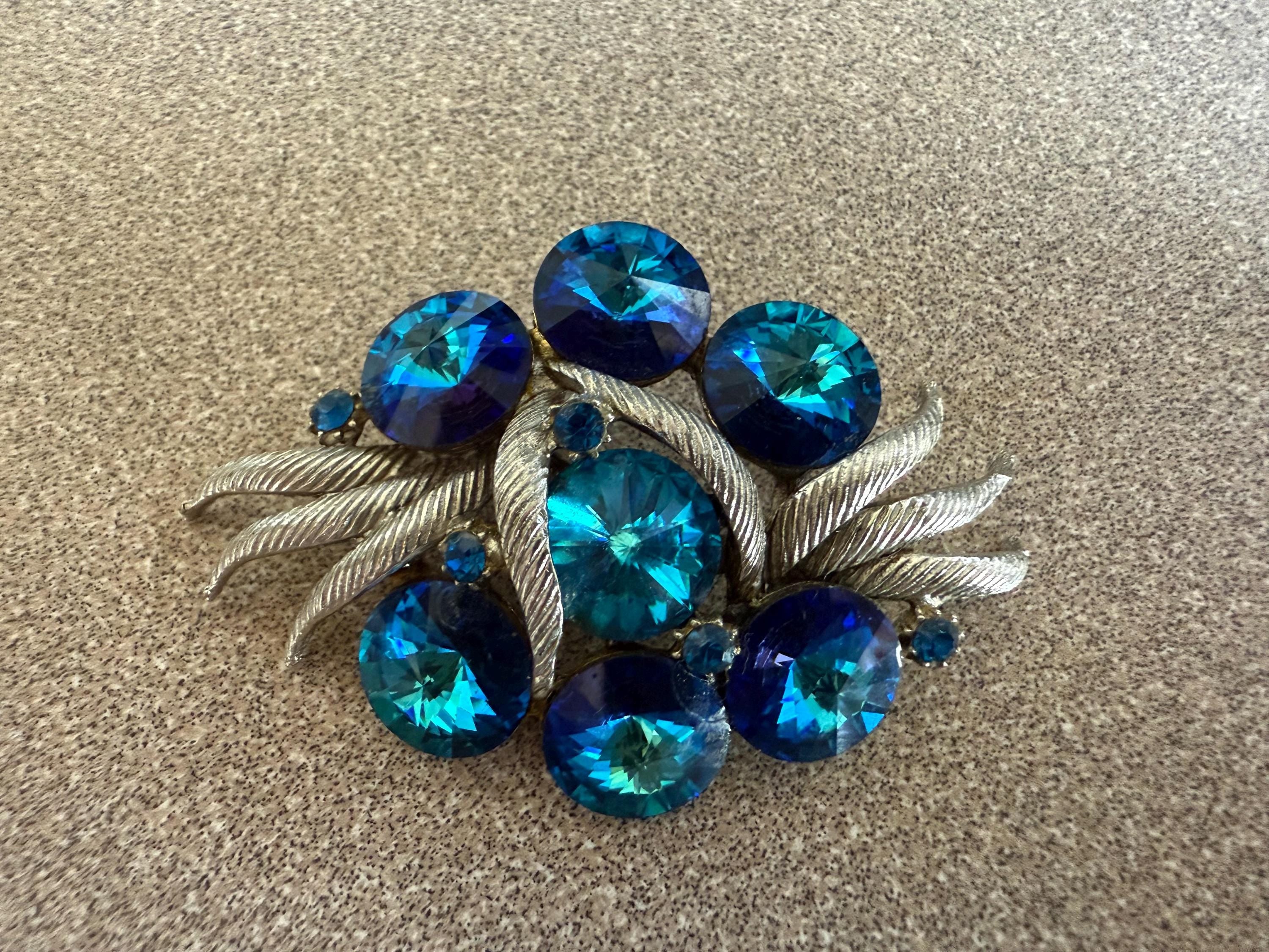 Beautiful Vintage Rhinestone Brooch Pin Peacock Blue Rivoli Design
