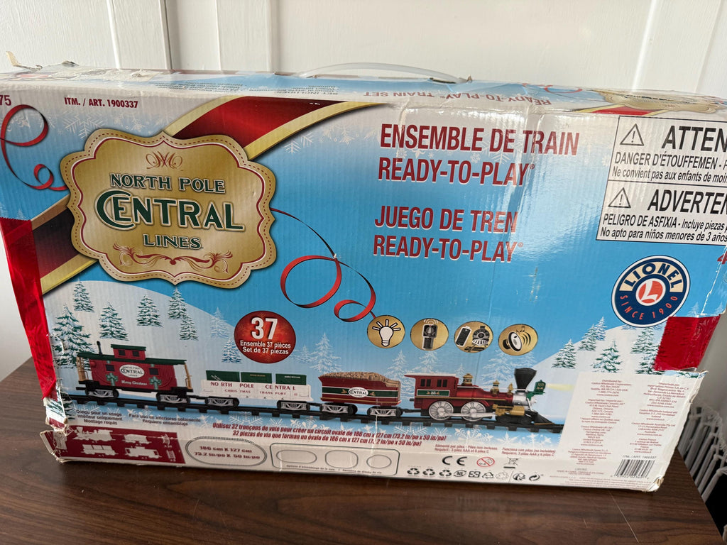 Nice Lionel North Pole Central Train Set for Under the Christmas Tree