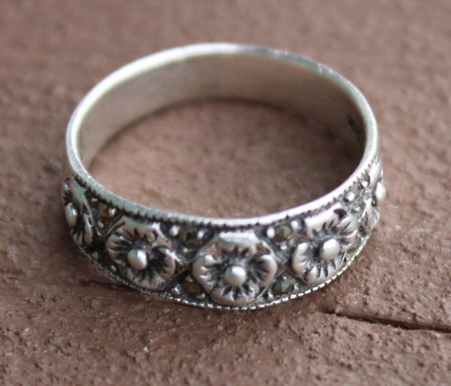 Vintage Jewelry Petite Sterling Silver Sculpted Flower Band  Ring Size 7 1/2