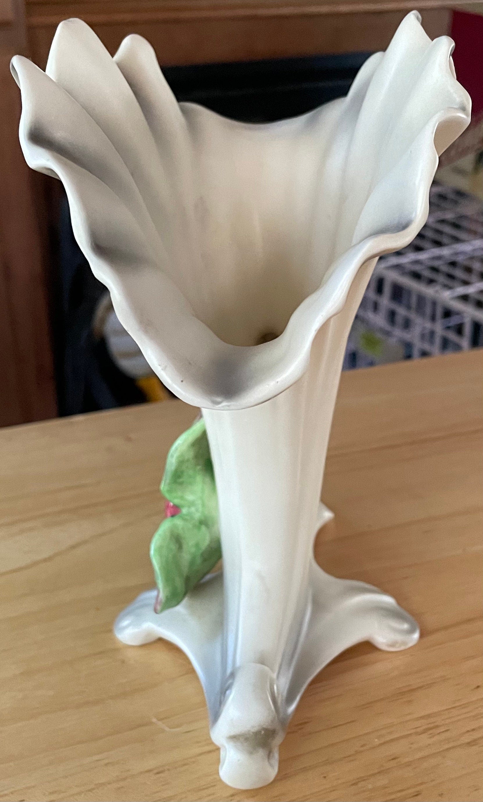 Beautiful Vintage  Napco Cornucopia Vase with Apple Design