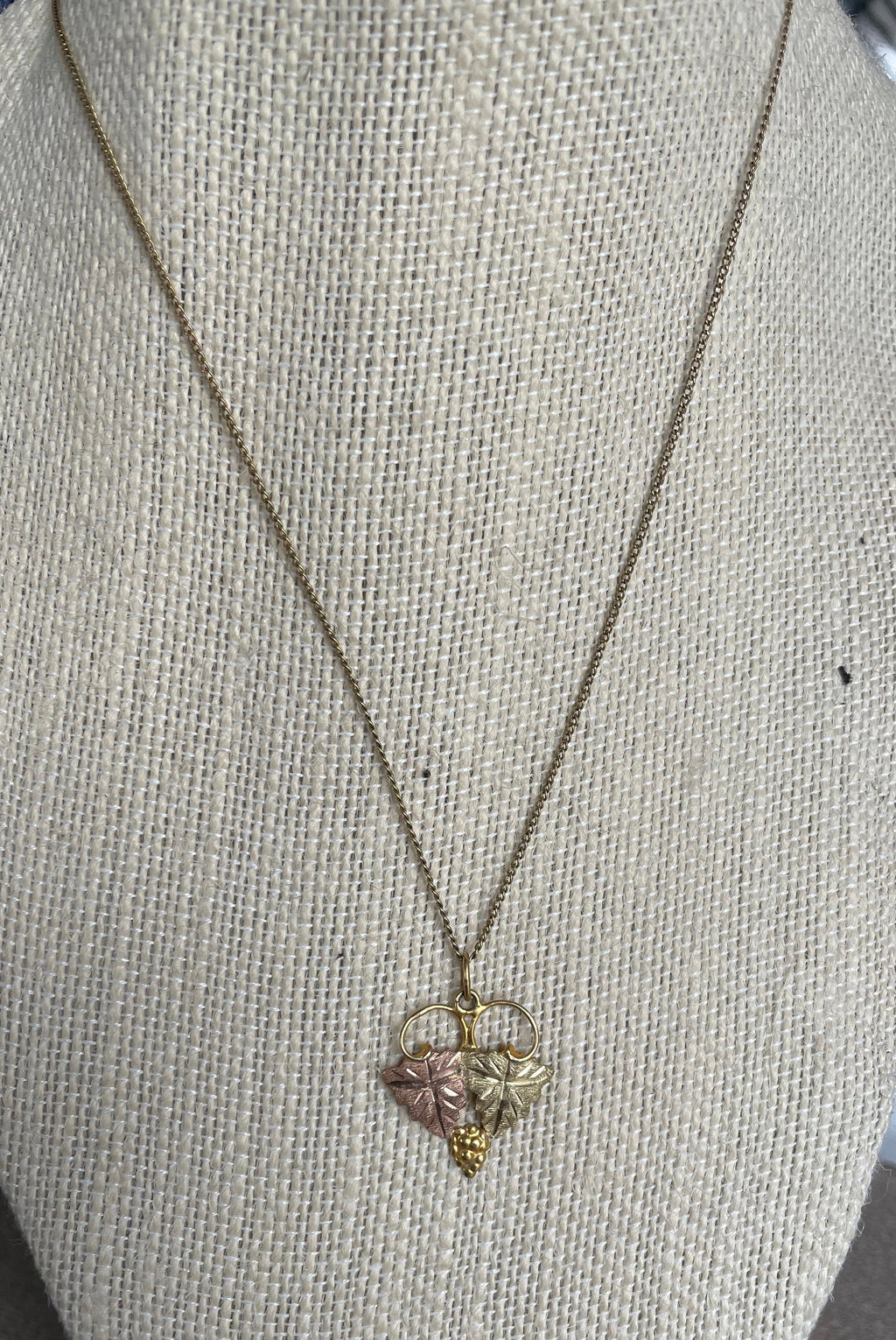 10k Gold Black Hills Gold Necklace With Leafs and Grapes 18" Gold Chain
