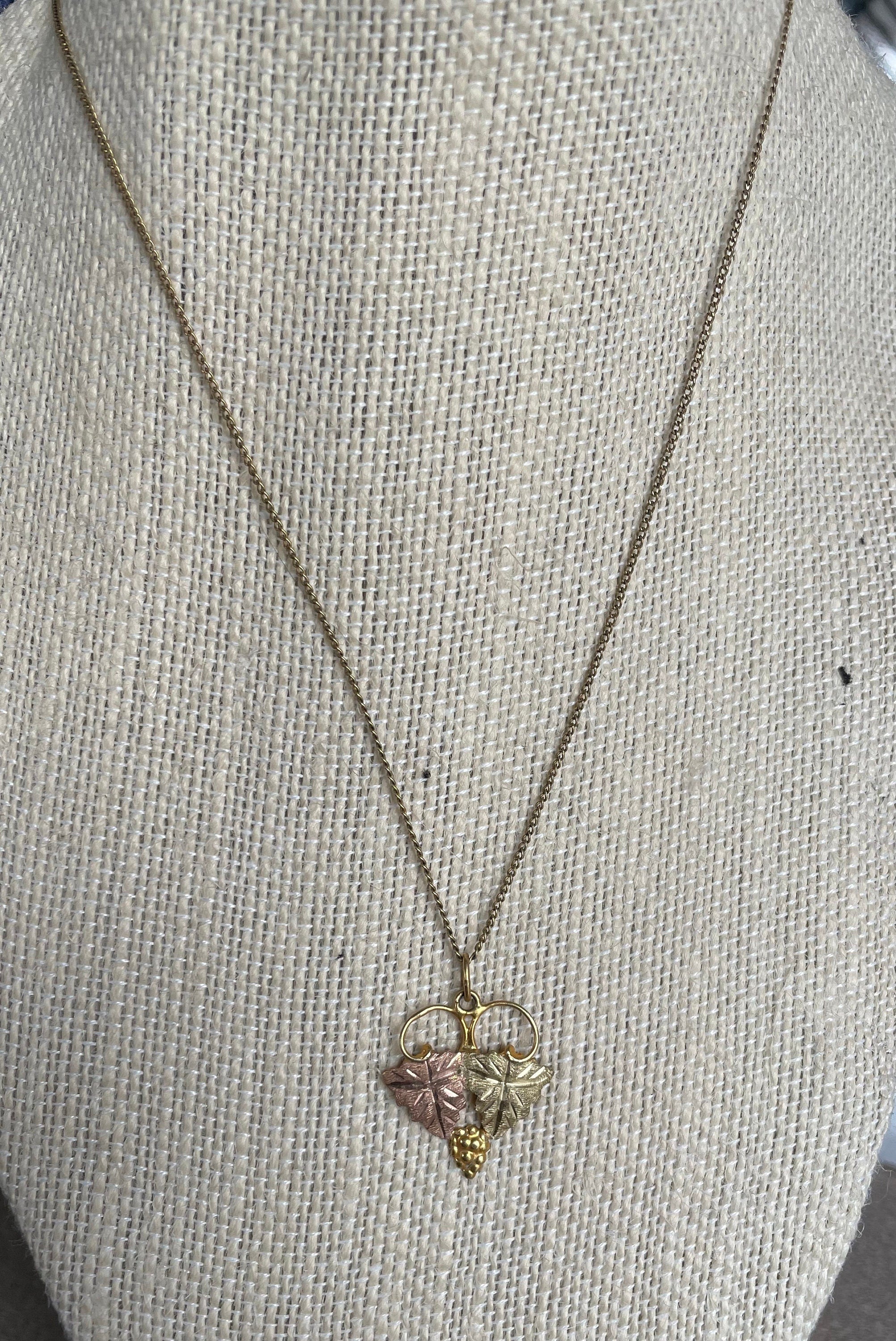 10k Gold Black Hills Gold Necklace With Leafs and Grapes 18" Gold Chain