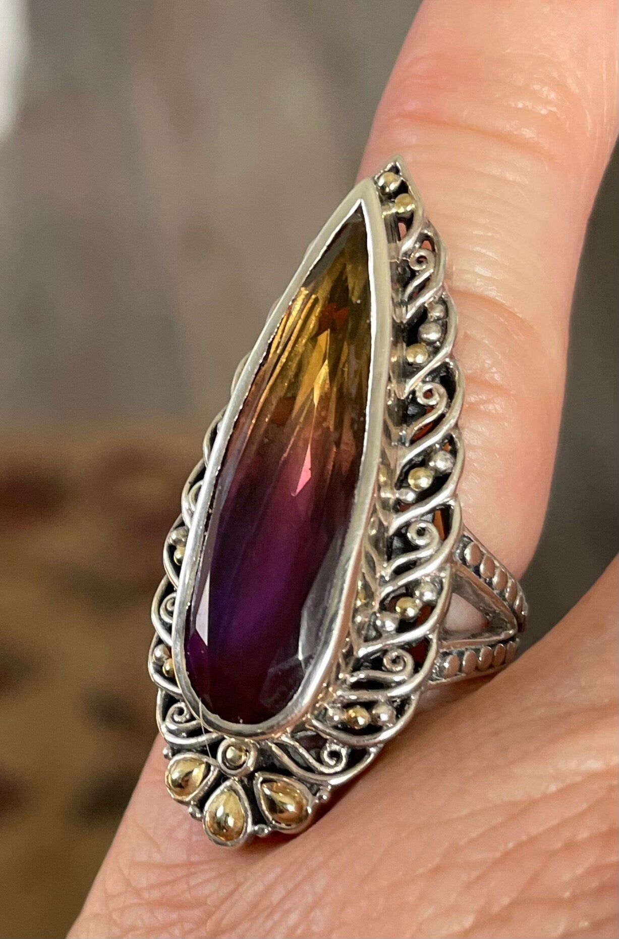 Stunning Vintage Bali Estate Mystic Topaz Stamped "M" For Robert Manse Sterling Silver and 18k Gold Ring Size 6