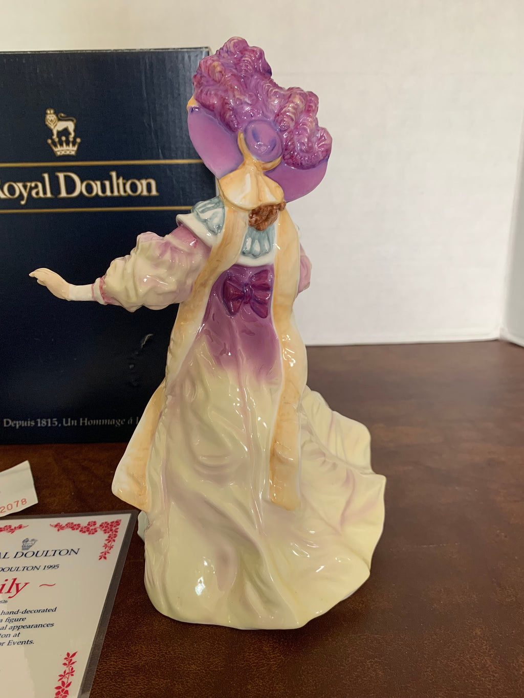 Vintage 1995 Lady Doulton Royal Doulton "Lily" with her Dog Figurine New in Box