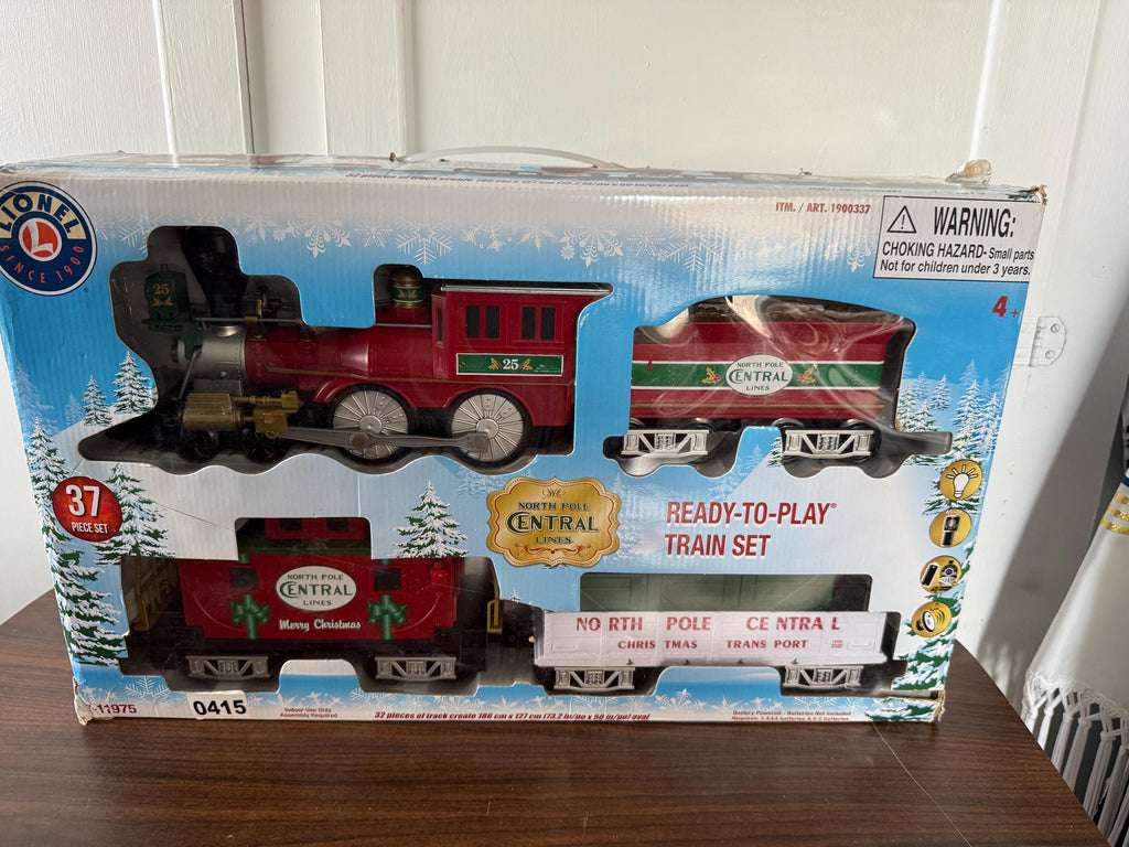Nice Lionel North Pole Central Train Set for Under the Christmas Tree