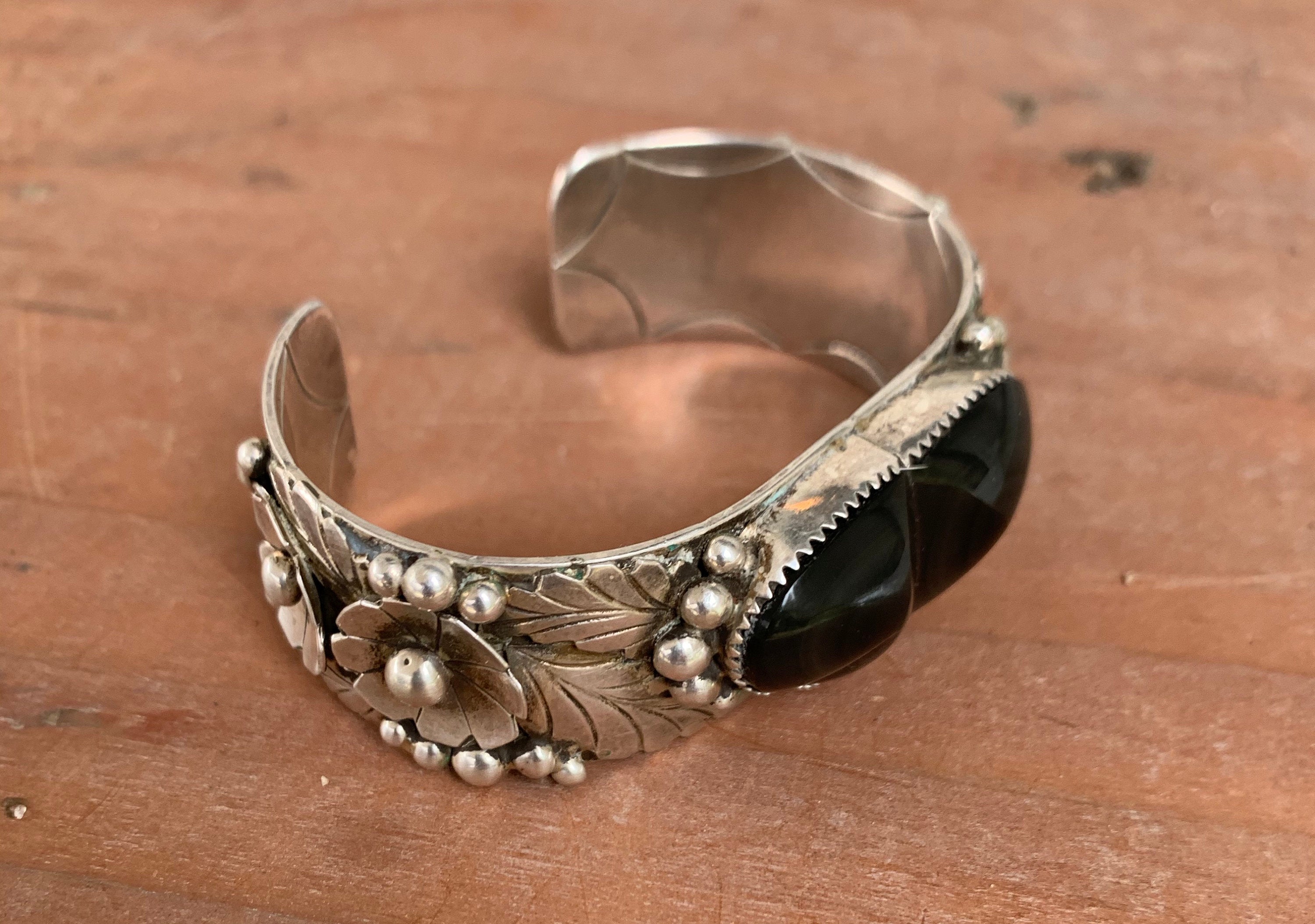 Large Sterling Silver Old Pawn Black Onyx Native American Bracelet Signed Laura Dabbs and Sons