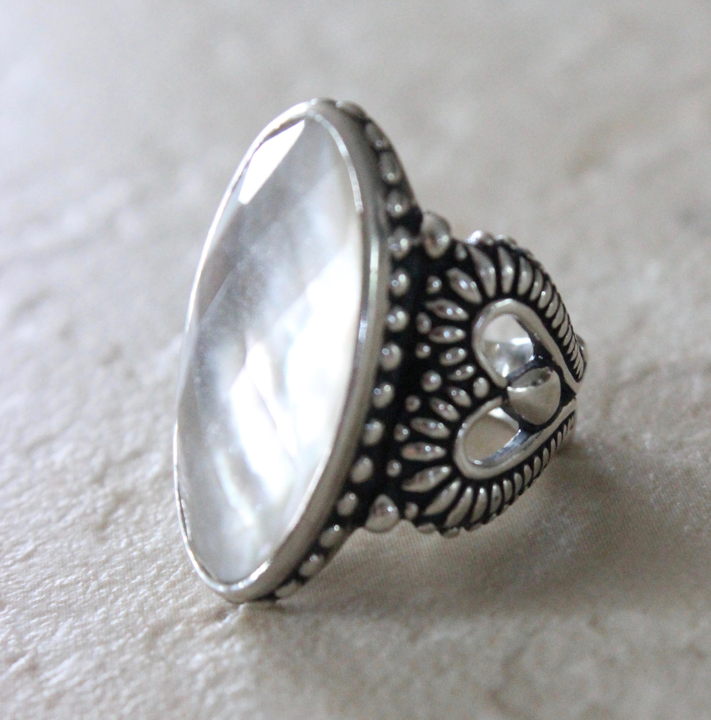Large Vintage Artist Signed Carolyn Pollock  Mother of Pearl Sterling Silver Sculpted Ring Sz 6 1/2