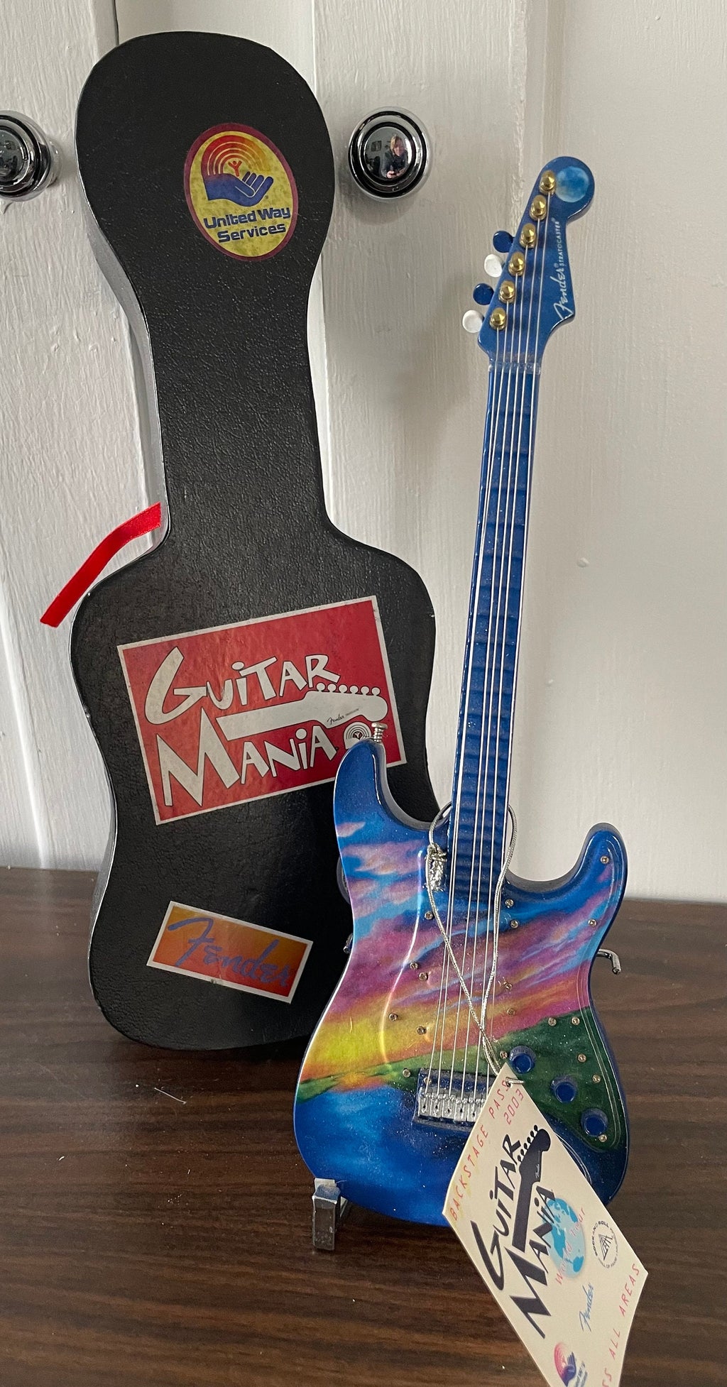 Hard to Find 2003 Guitar Mania Miniature Fender Stratocaster in Cast Moments in Time Peace With Tag