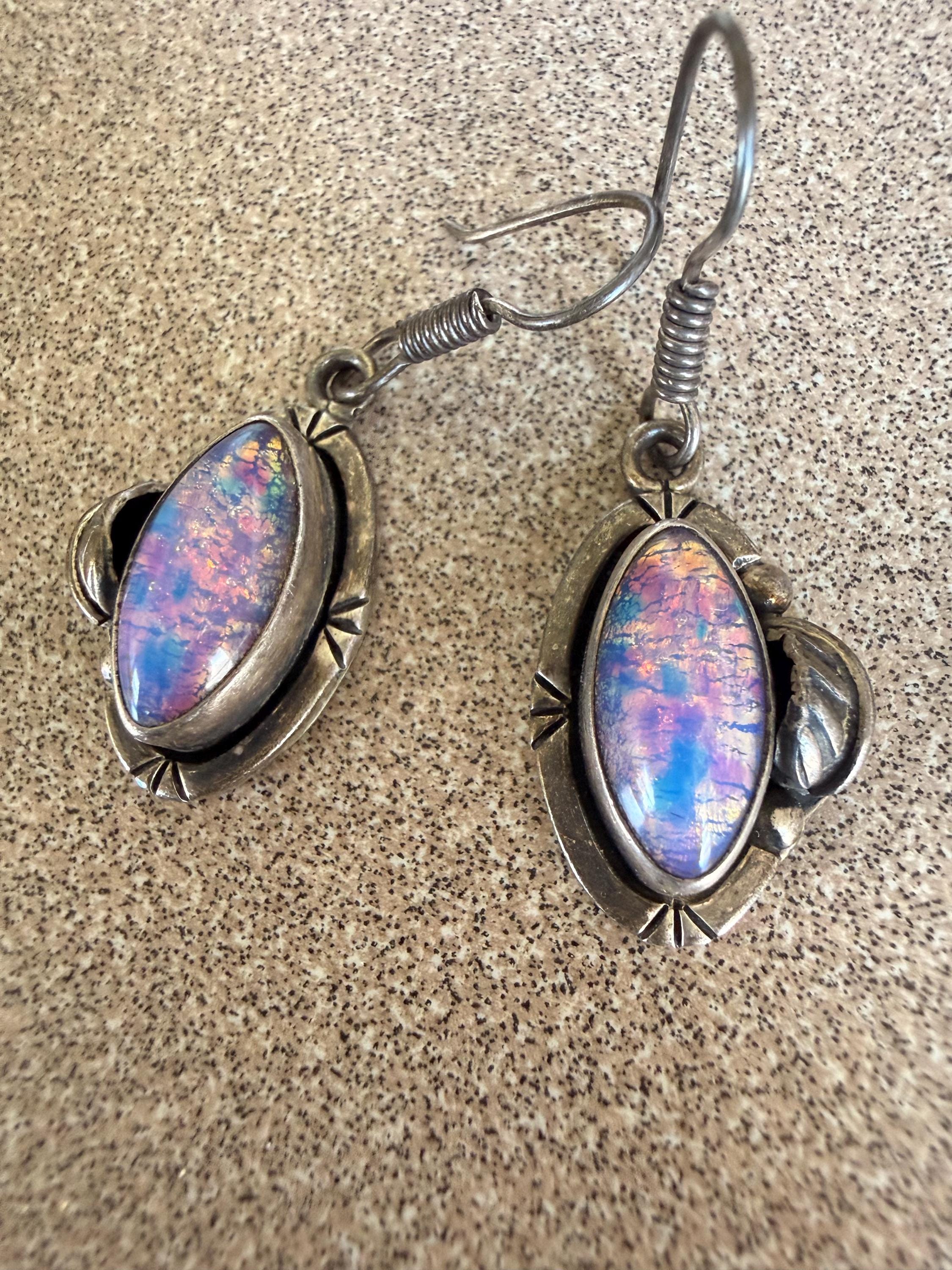 Beautiful Ladies Taxco Mexico Sterling Silver Foil Opal Earrings