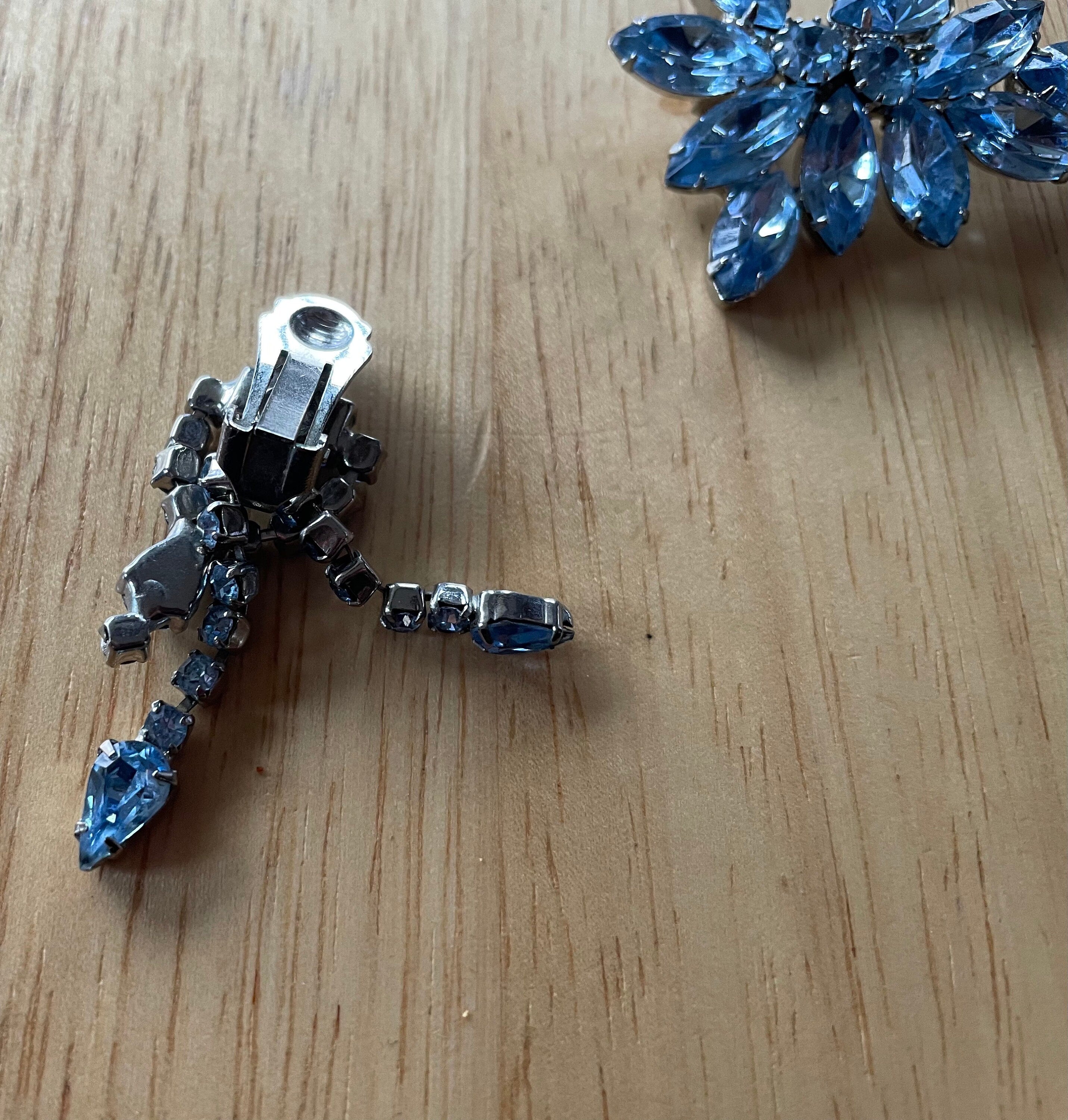 Large Vintage D & E Juliana Light Blue Rhinestone  Brooch Pin and Clip Earrings