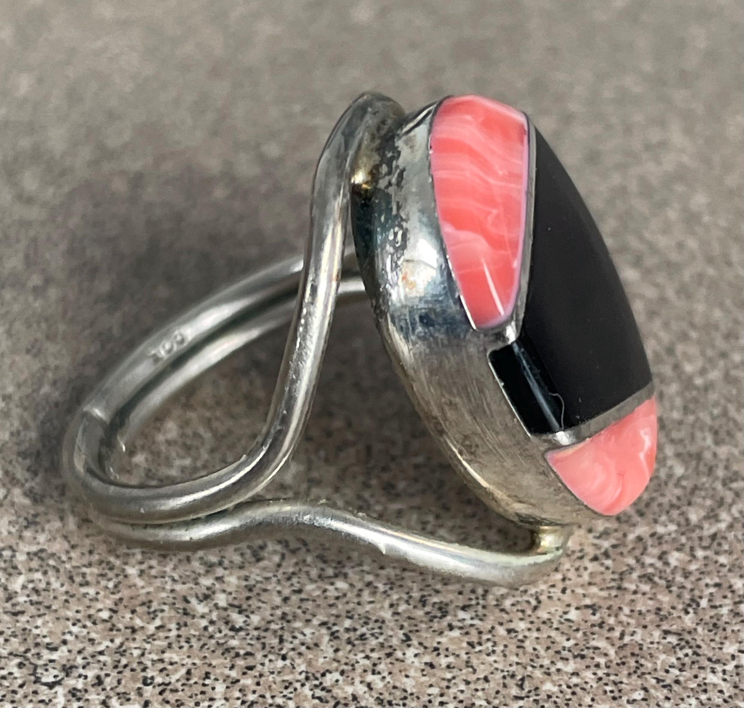 Beautiful Sterling Silver Unique Black Onyx and Pink Coral Taxco Mexico Ring Size 7 1/2