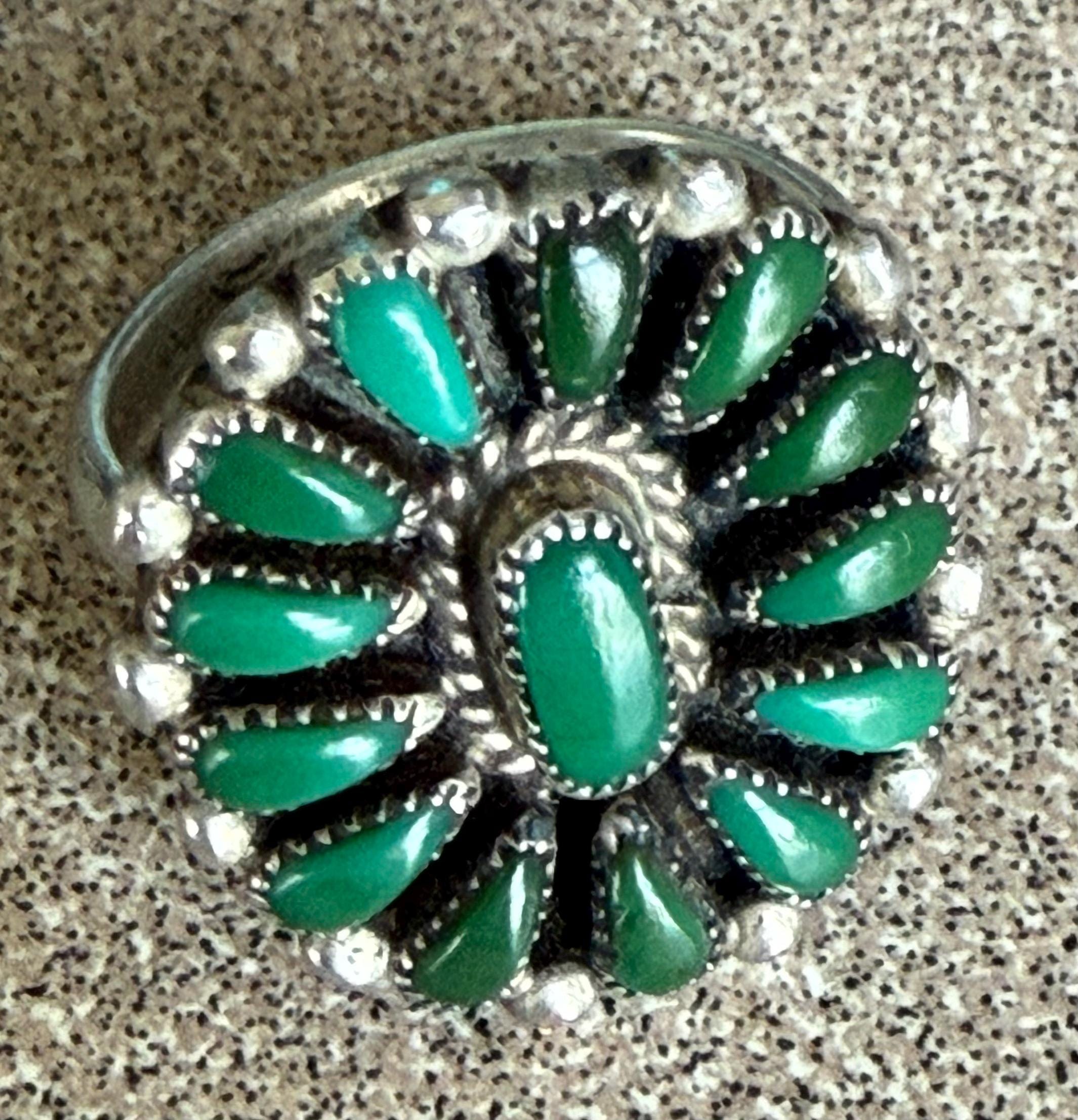 Unique Green Turquoise Needlepoint Native American Artist Signed SL Hattie Zuni Sterling Silver Ring Size 6 1/2
