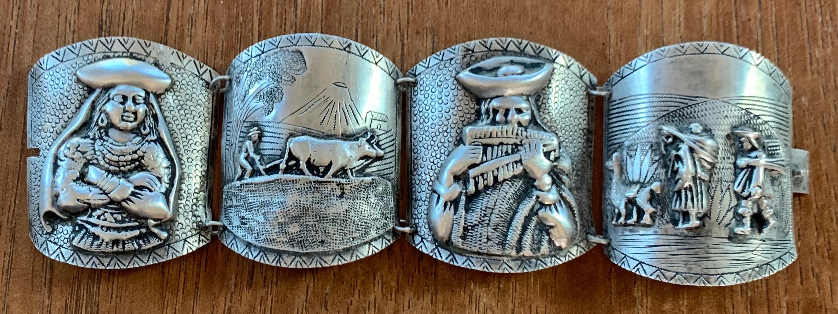 Vintage Peruvian 900 Sterling Silver Story Panel Bracelet