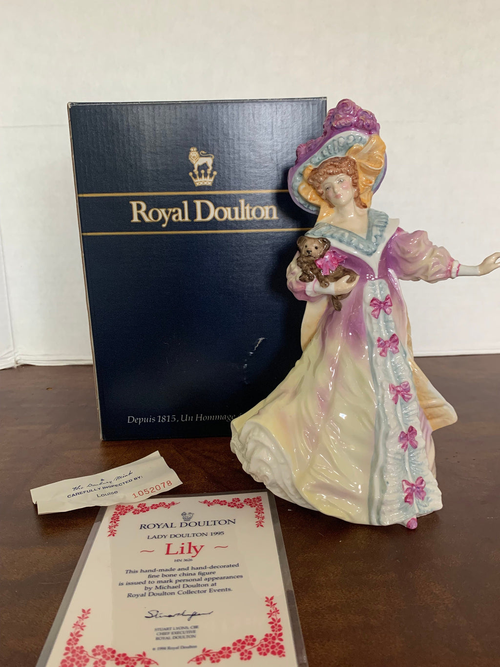 Vintage 1995 Lady Doulton Royal Doulton "Lily" with her Dog Figurine New in Box