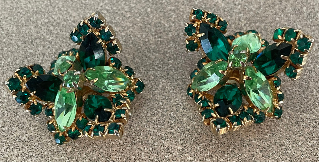Large Rare Vintage Green 3 D Sculpted Rhinestone High Sided Clip Earrings Sign Pat Pending Magi Clip