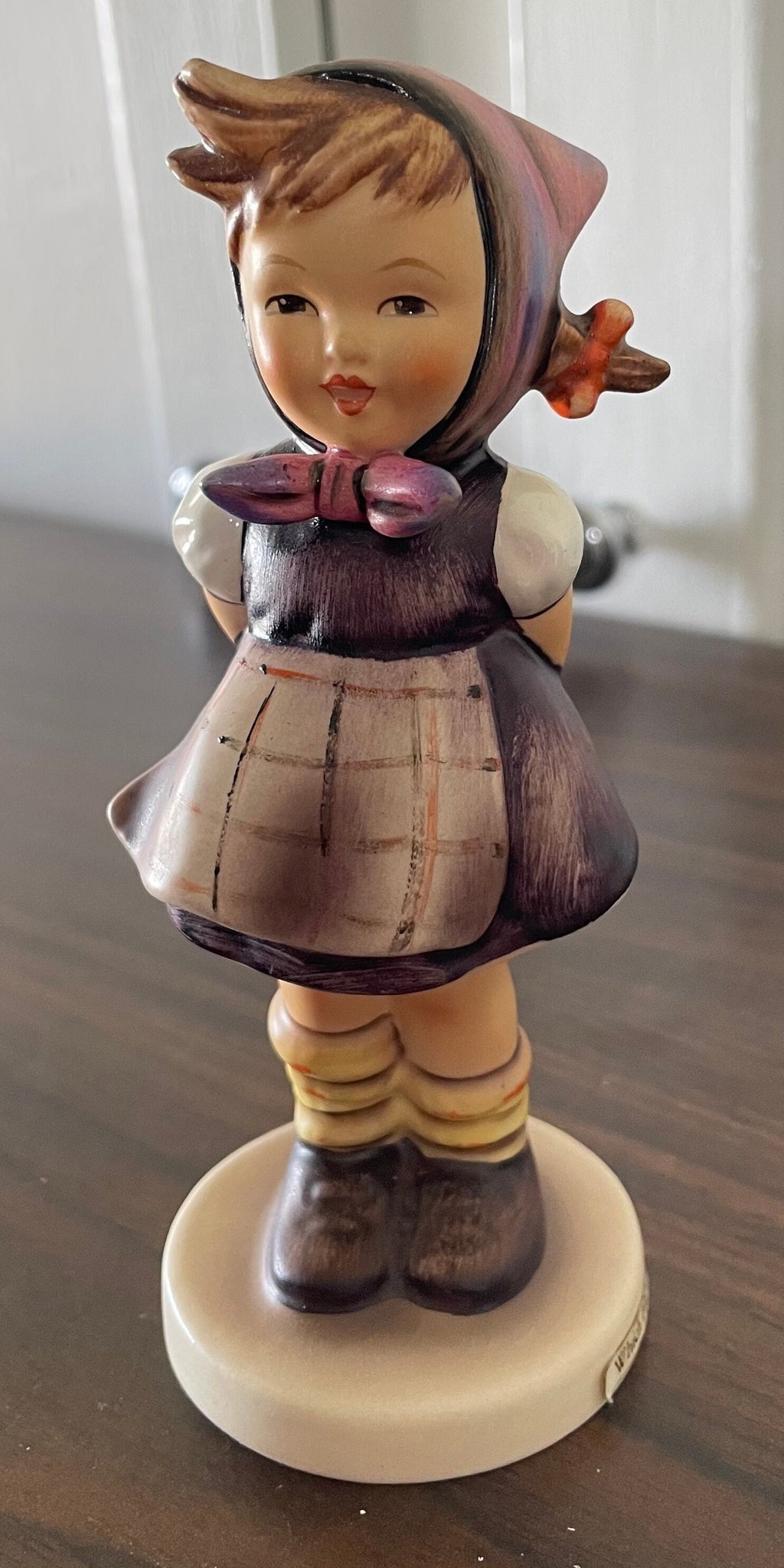 Vintage 1979  M J Hummel  "Which Hand?" Girl Figurine