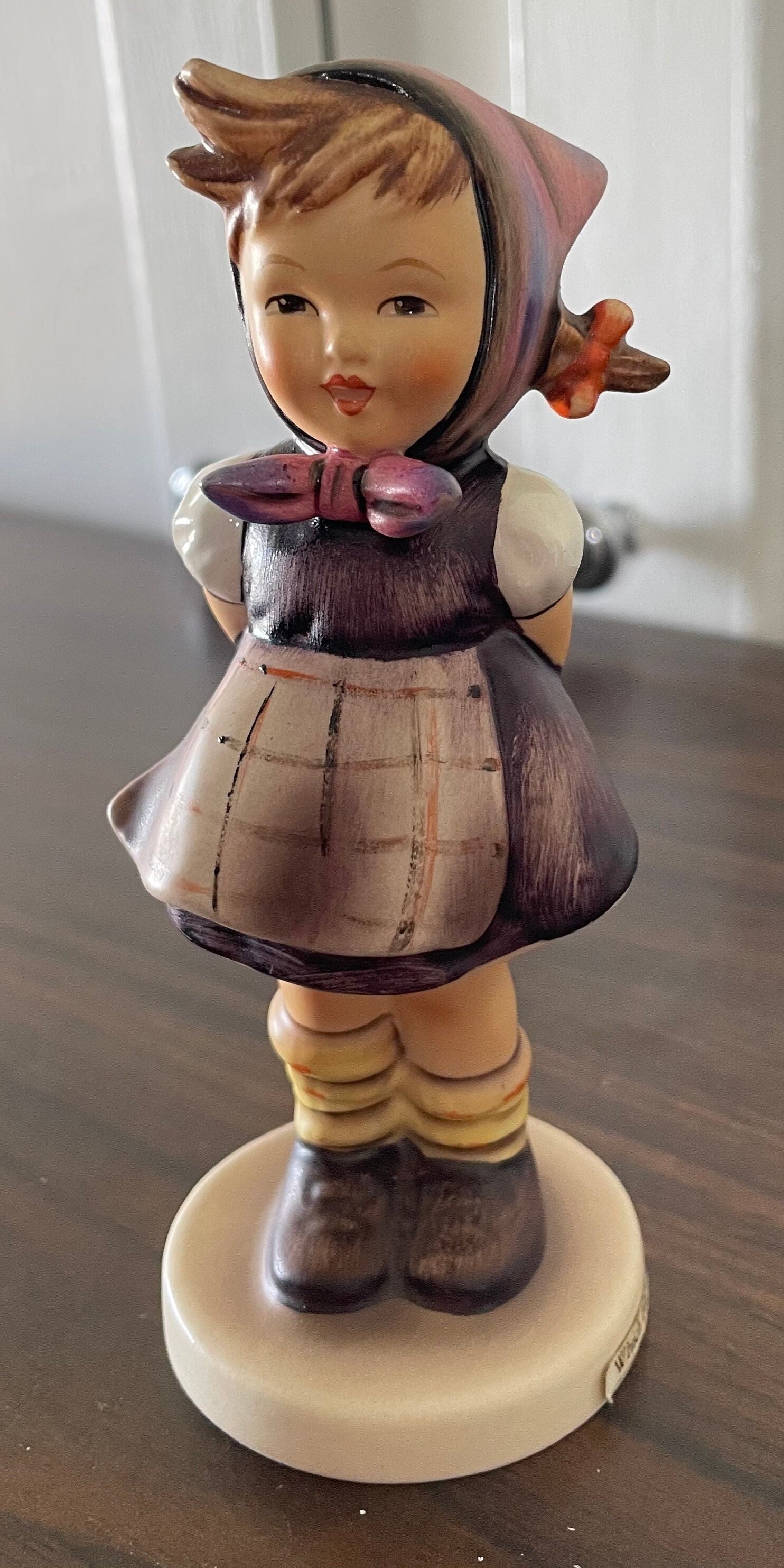 Vintage 1979  M J Hummel  "Which Hand?" Girl Figurine