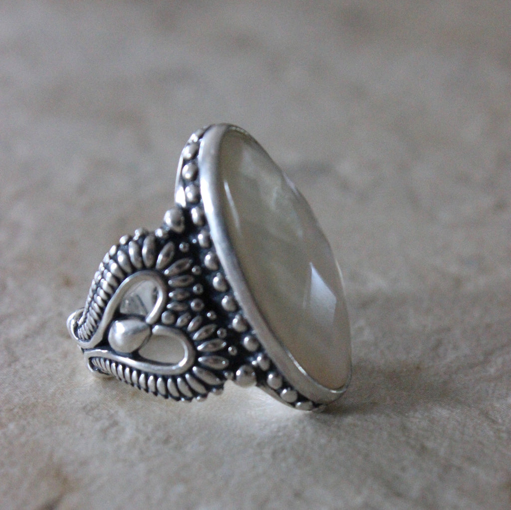 Large Vintage Artist Signed Carolyn Pollock  Mother of Pearl Sterling Silver Sculpted Ring Sz 6 1/2