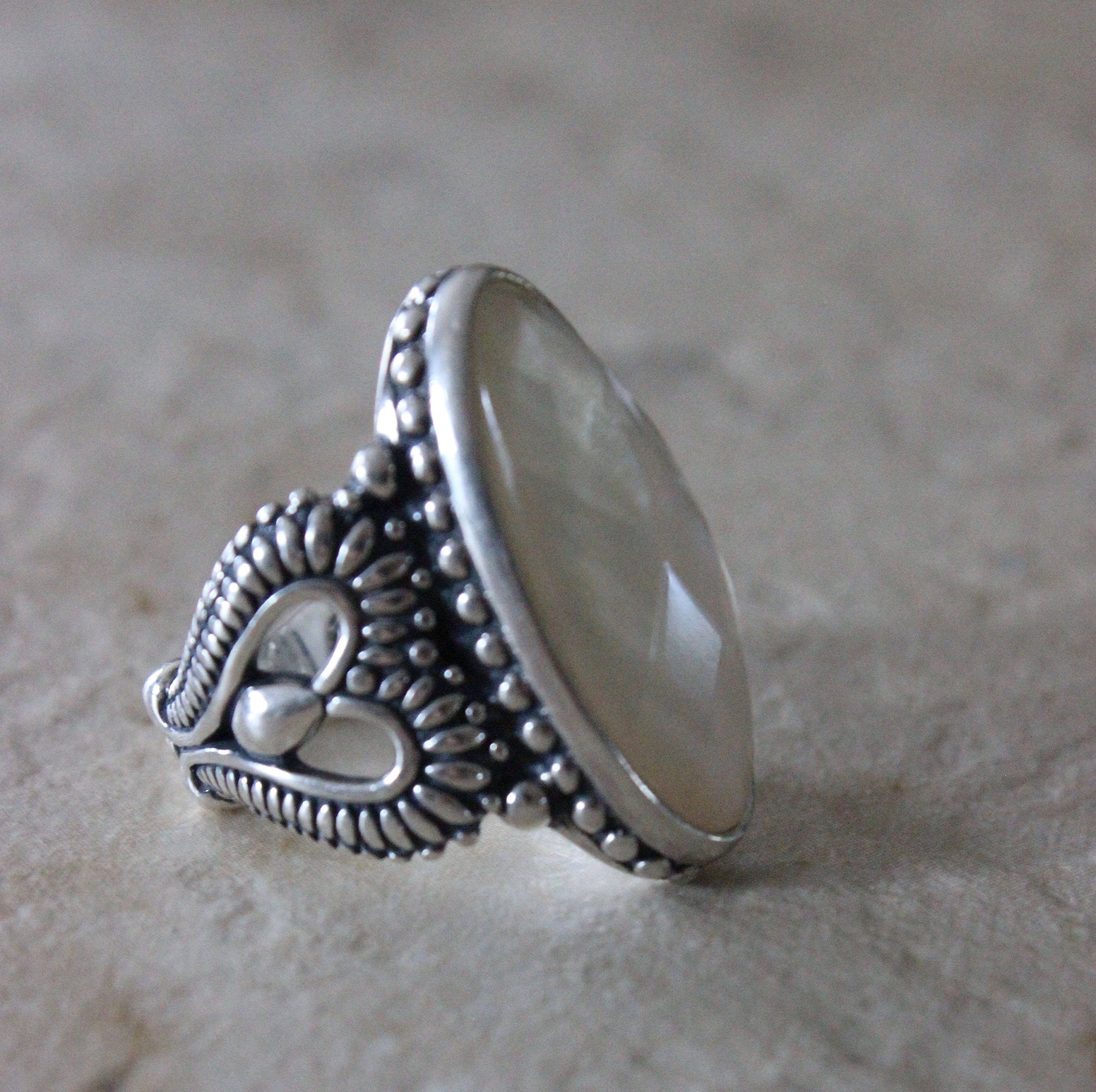 Large Vintage Artist Signed Carolyn Pollock  Mother of Pearl Sterling Silver Sculpted Ring Sz 6 1/2
