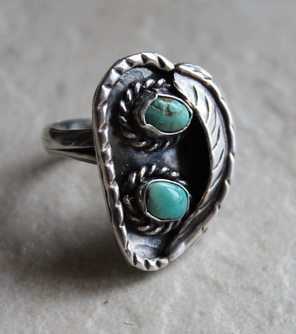 Beautiful Small Vintage Native American Pawn Silver Blue Green Turquoise Ring Size 4 1/2