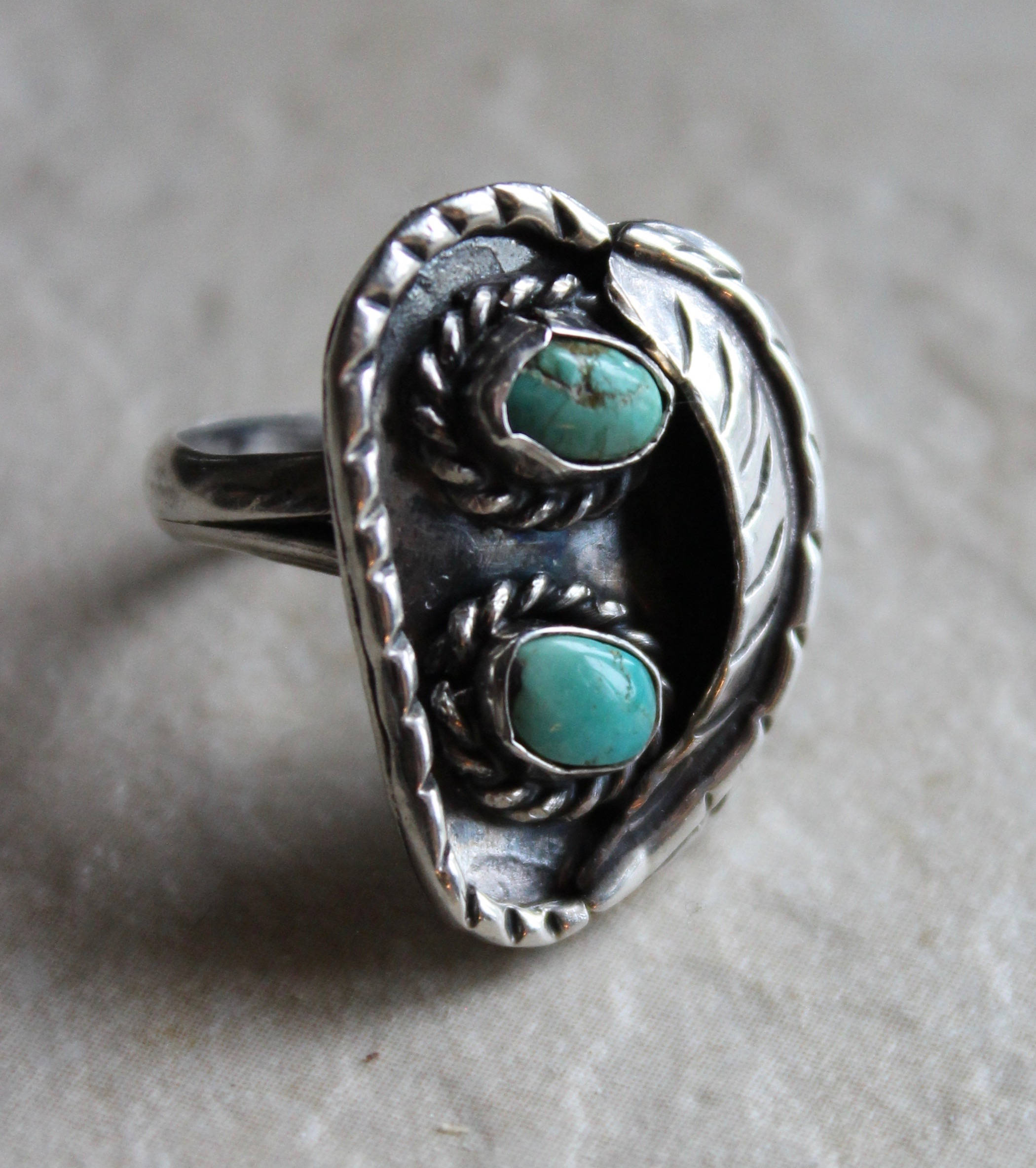 Beautiful Small Vintage Native American Pawn Silver Blue Green Turquoise Ring Size 4 1/2