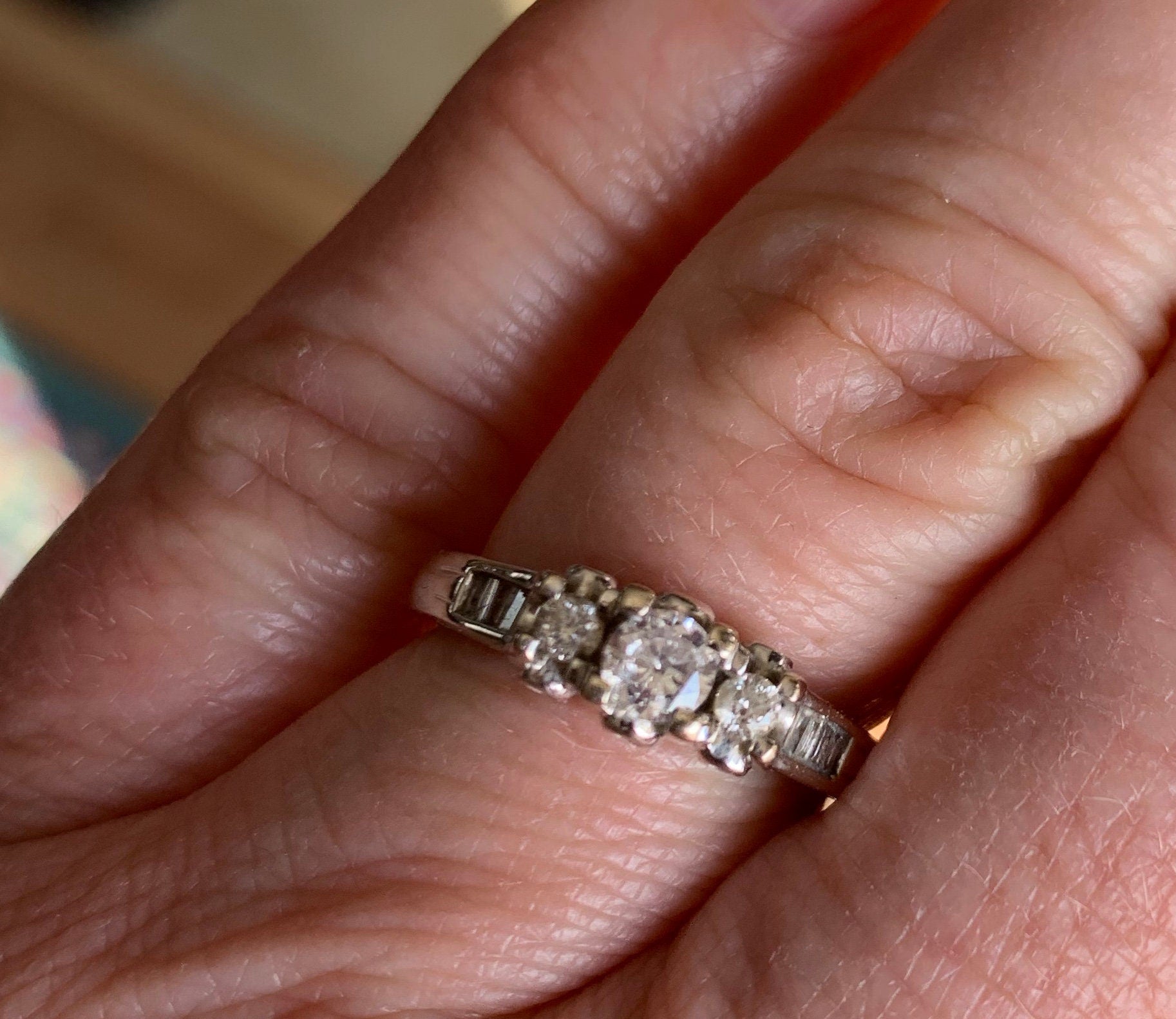 Stunning 14k 18k Gold with 17 Diamonds Engagement Ring