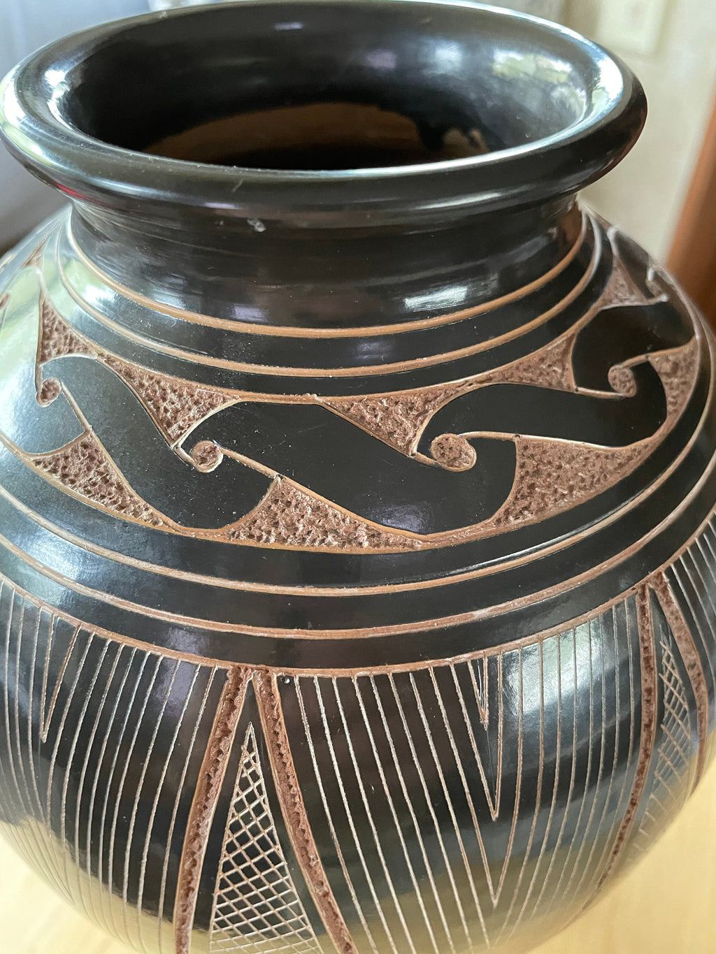 Large Vintage Artist Signed Paula Guturrez San Juan De O Stippled Vase