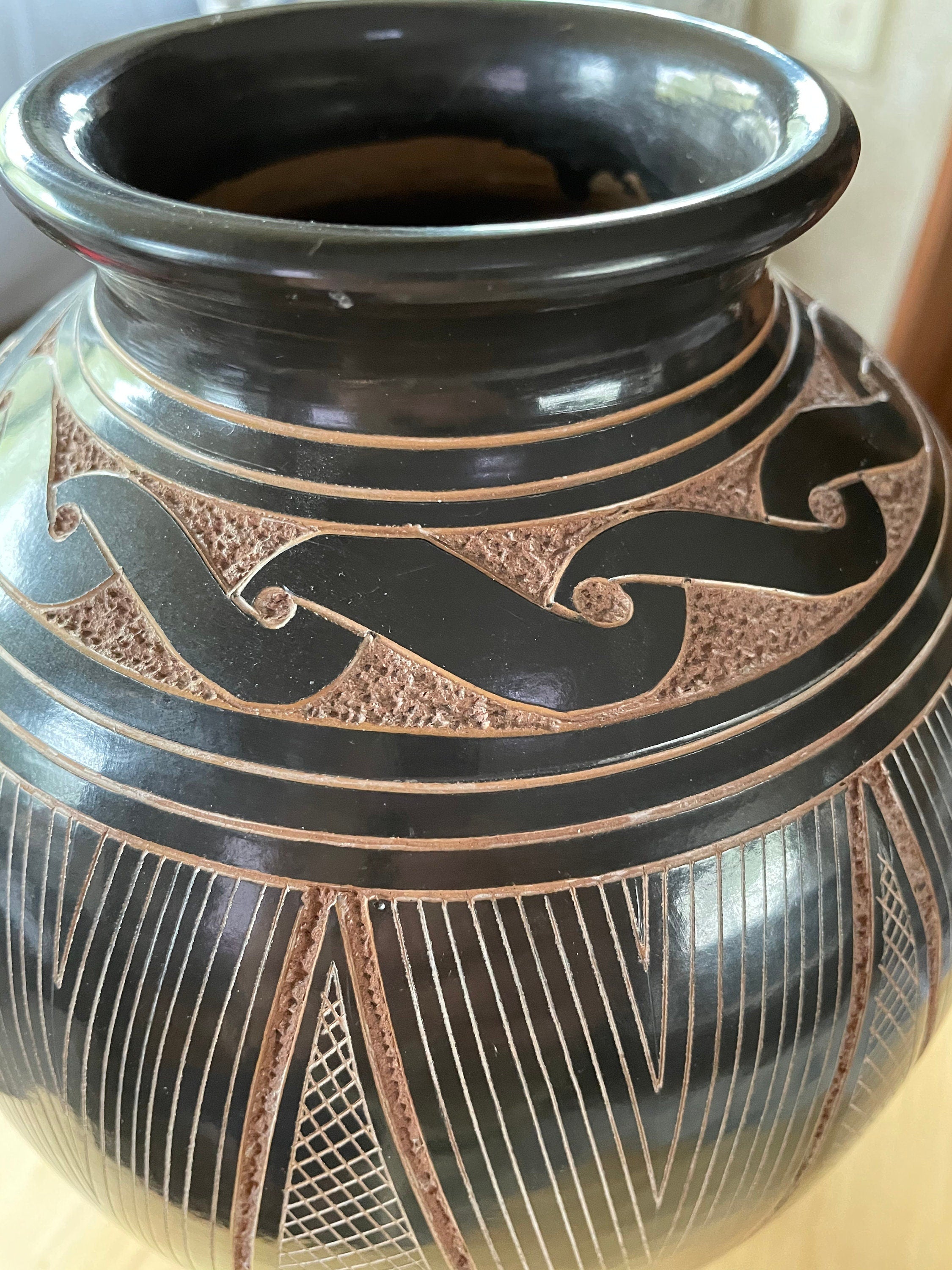 Large Vintage Artist Signed Paula Guturrez San Juan De O Stippled Vase