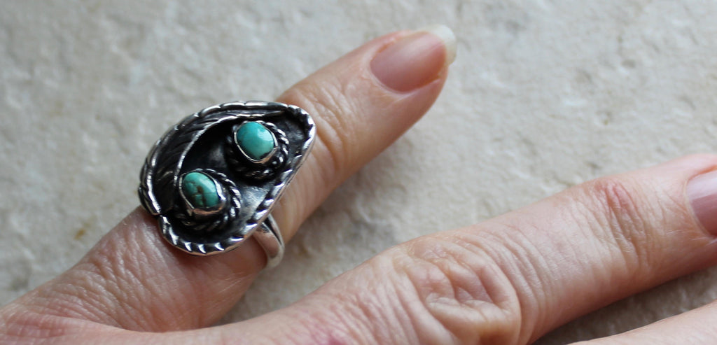 Beautiful Small Vintage Native American Pawn Silver Blue Green Turquoise Ring Size 4 1/2