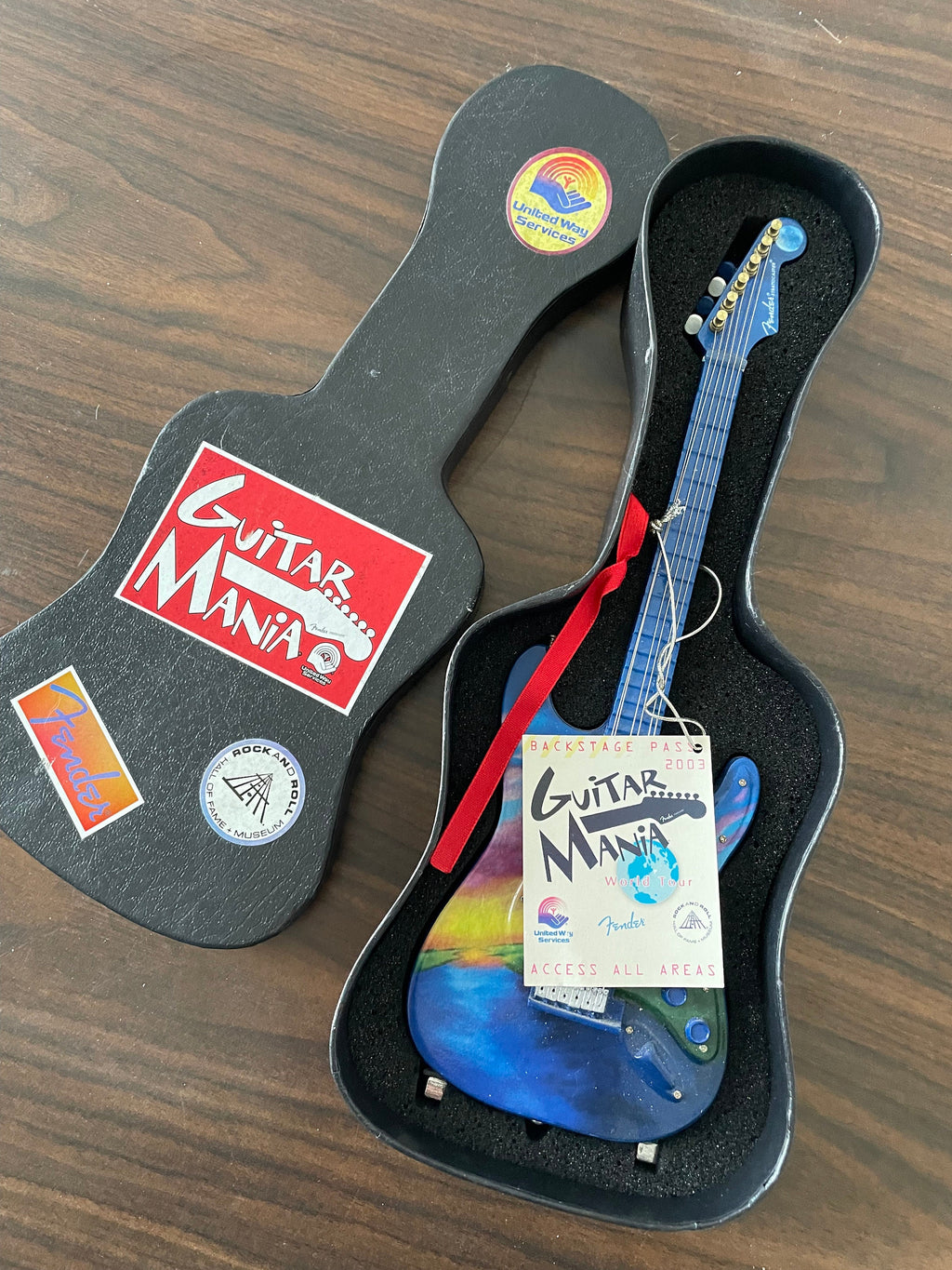 Hard to Find 2003 Guitar Mania Miniature Fender Stratocaster in Cast Moments in Time Peace With Tag