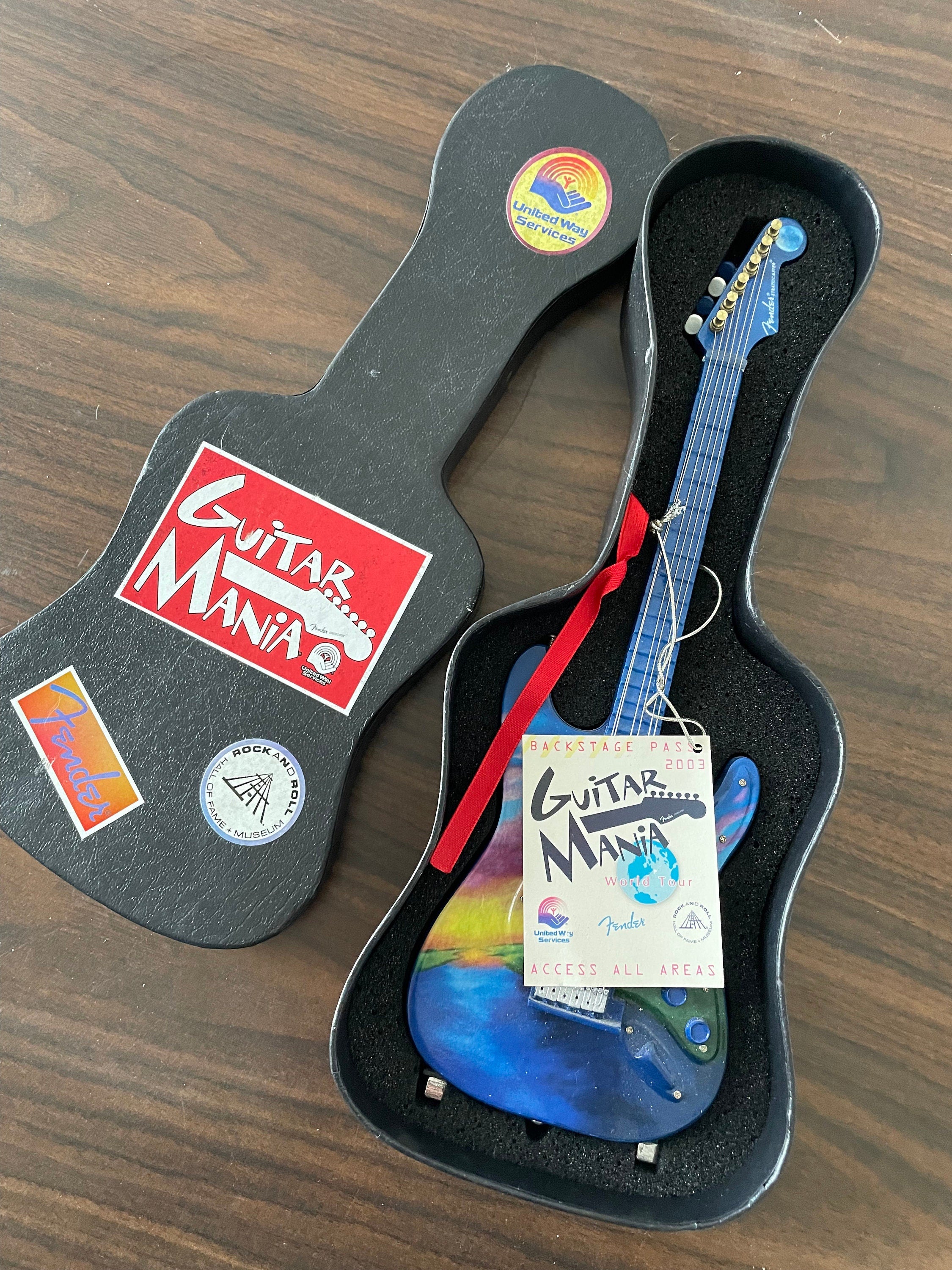 Hard to Find 2003 Guitar Mania Miniature Fender Stratocaster in Cast Moments in Time Peace With Tag