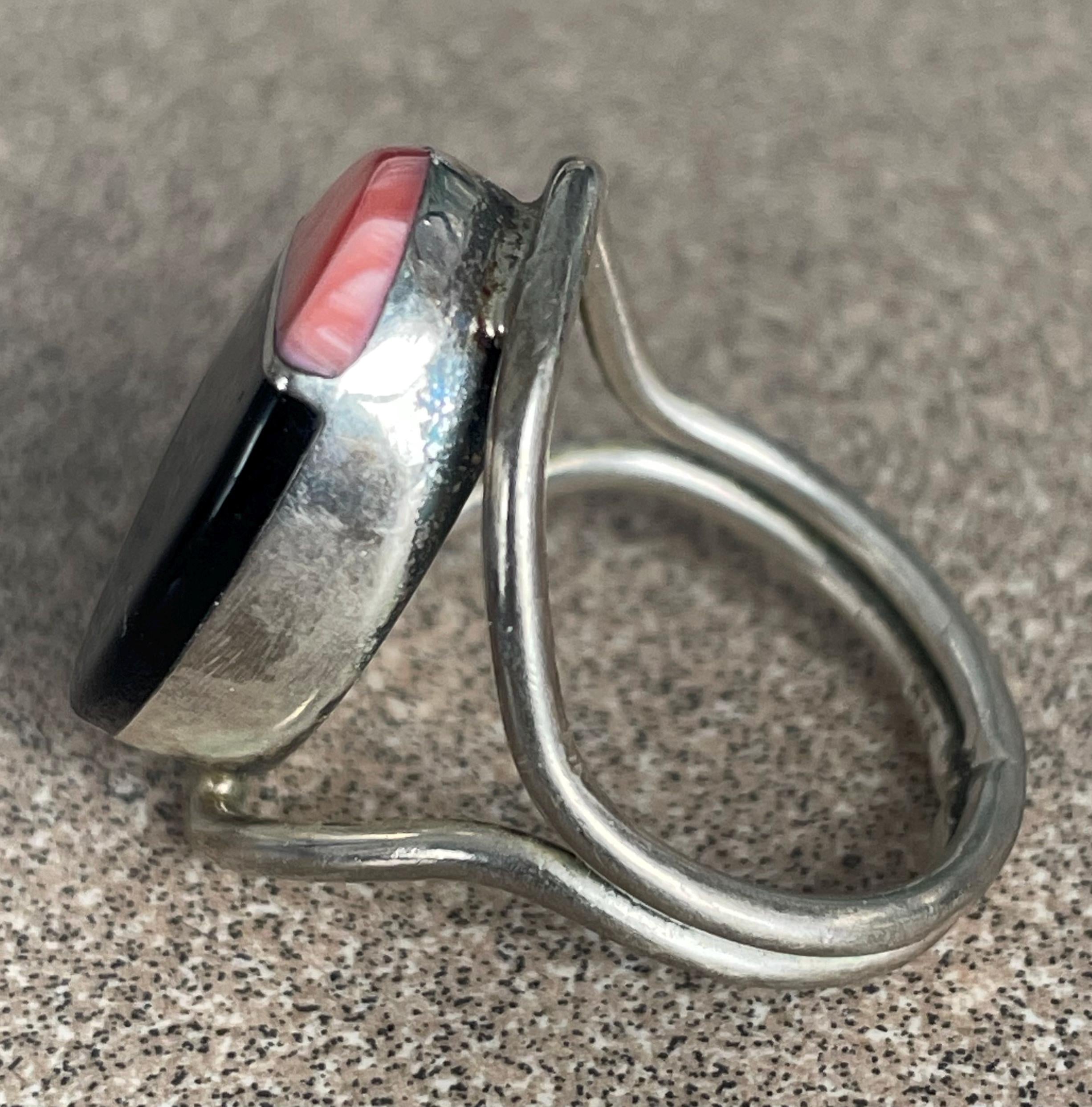 Beautiful Sterling Silver Unique Black Onyx and Pink Coral Taxco Mexico Ring Size 7 1/2