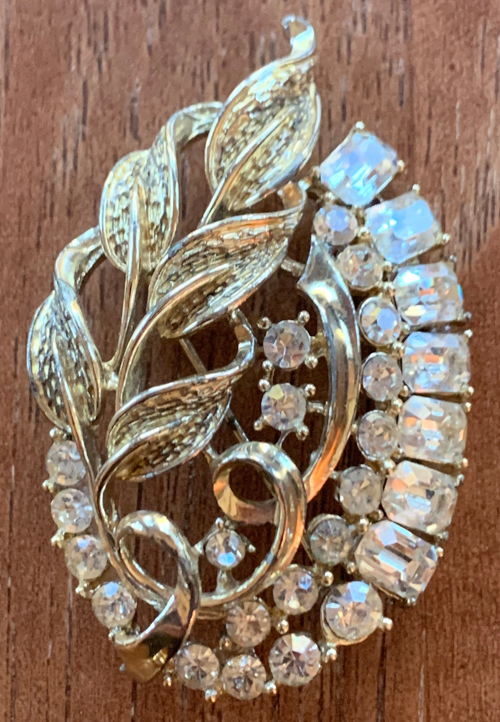 Beautiful White/Clear Rhinestone Brooch Pin Signed Star