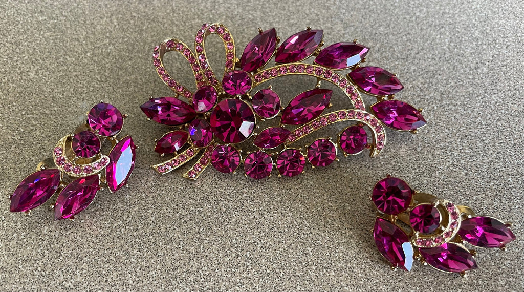 Stunning Large D & E Juliana Vintage Ruby Pink  Rhinestone Brooch Pin and Clip Earrings Set