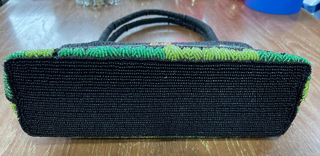 Beautiful Vintage Beaded Purse with Daisy Pattern
