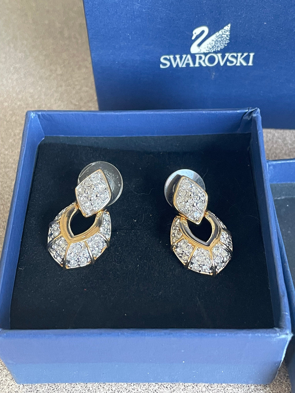 MIB Beautiful Genuine Swarovski Crystal Post Earrings with Swan Mark