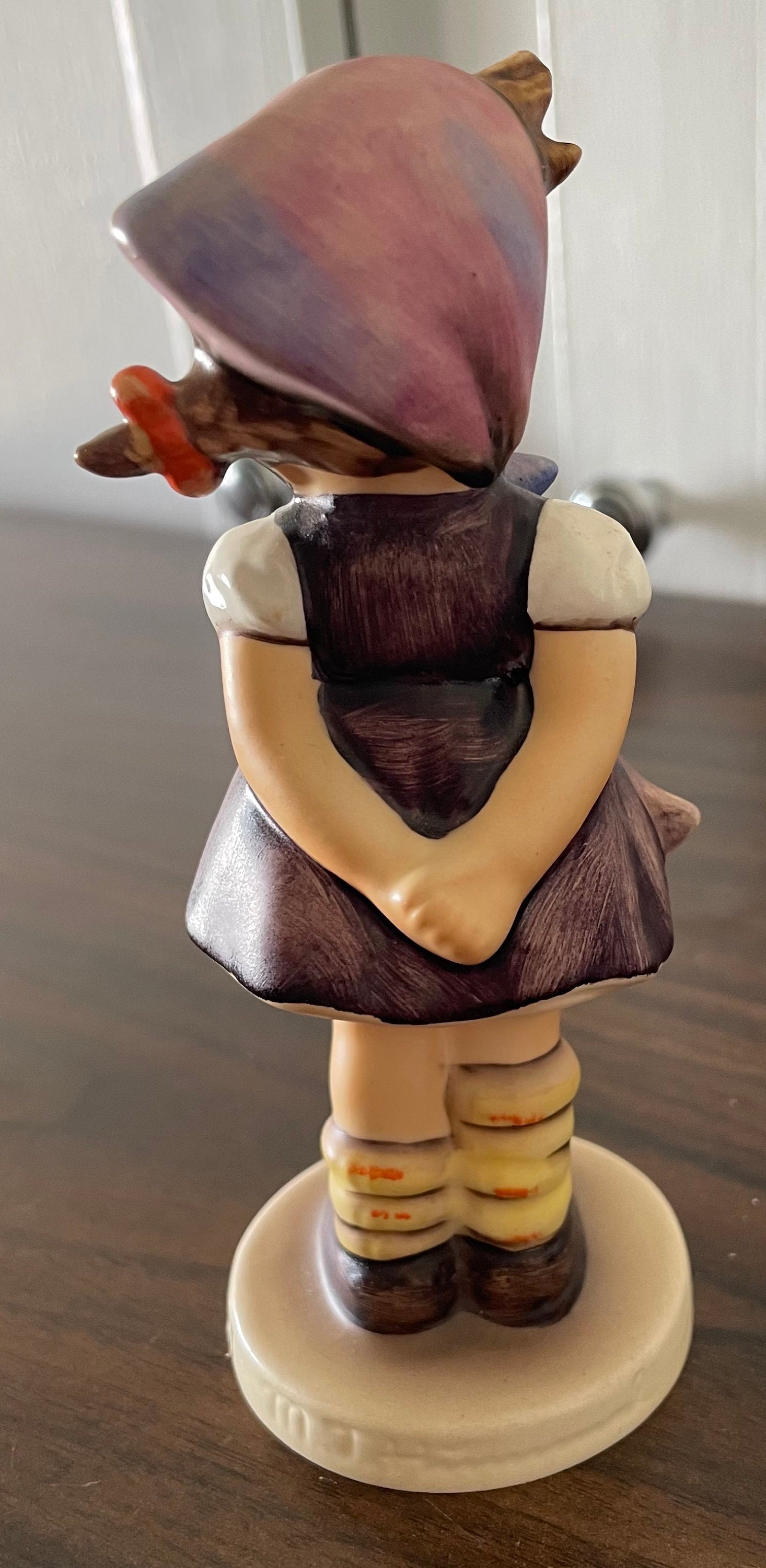 Vintage 1979  M J Hummel  "Which Hand?" Girl Figurine