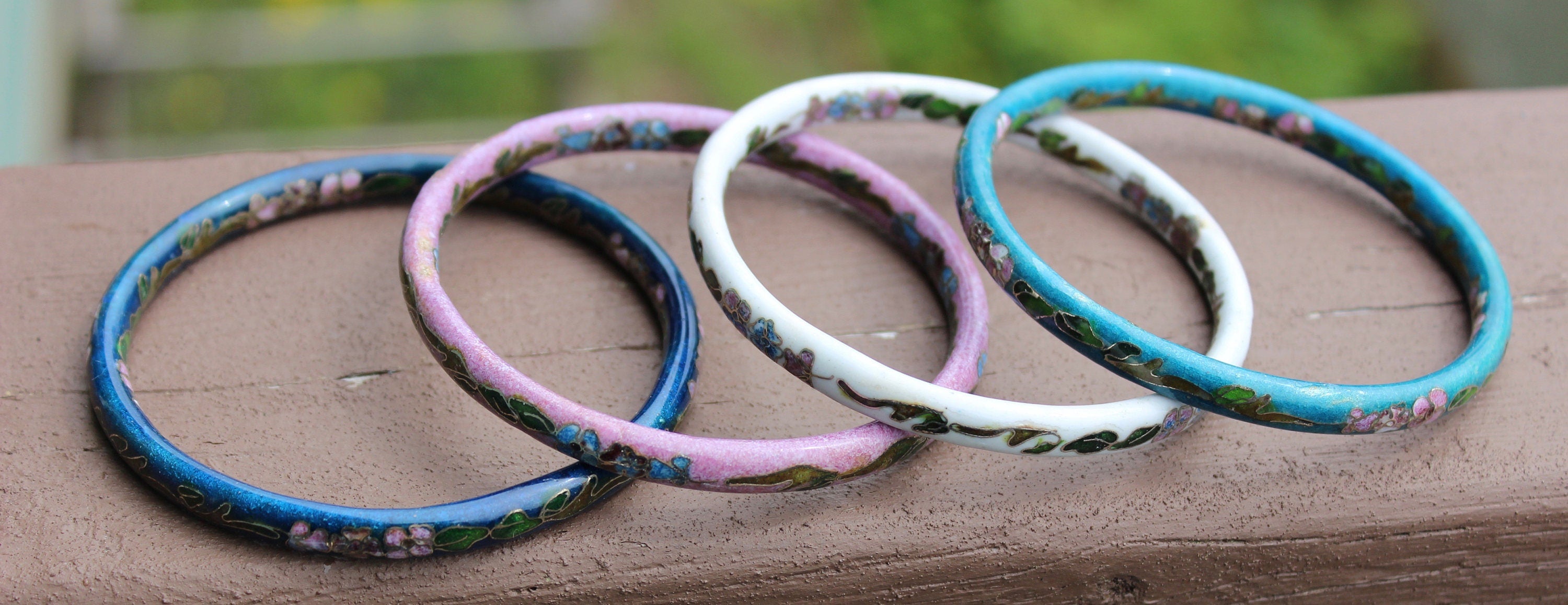 Lot of 4 Cloisonne Bangle Bracelets Turquoise White Blue Pink