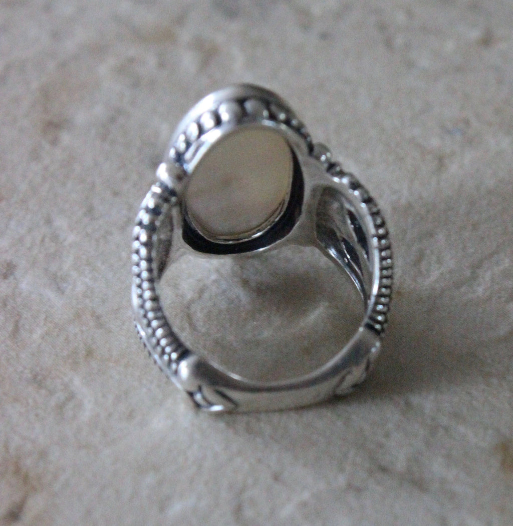 Large Vintage Artist Signed Carolyn Pollock  Mother of Pearl Sterling Silver Sculpted Ring Sz 6 1/2