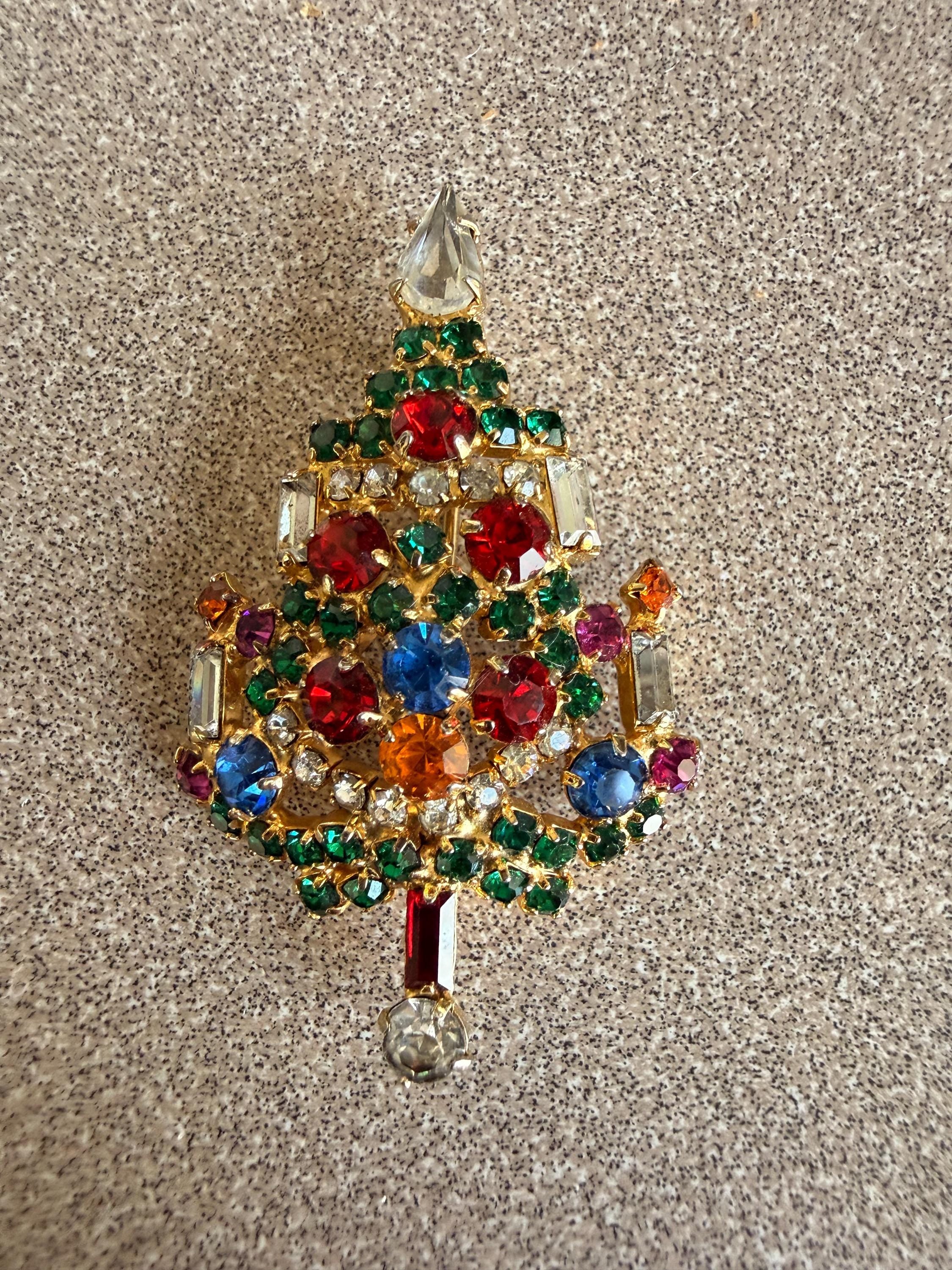 Beautiful Signed Warner Rhinestone Christmas Tree Brooch Pin