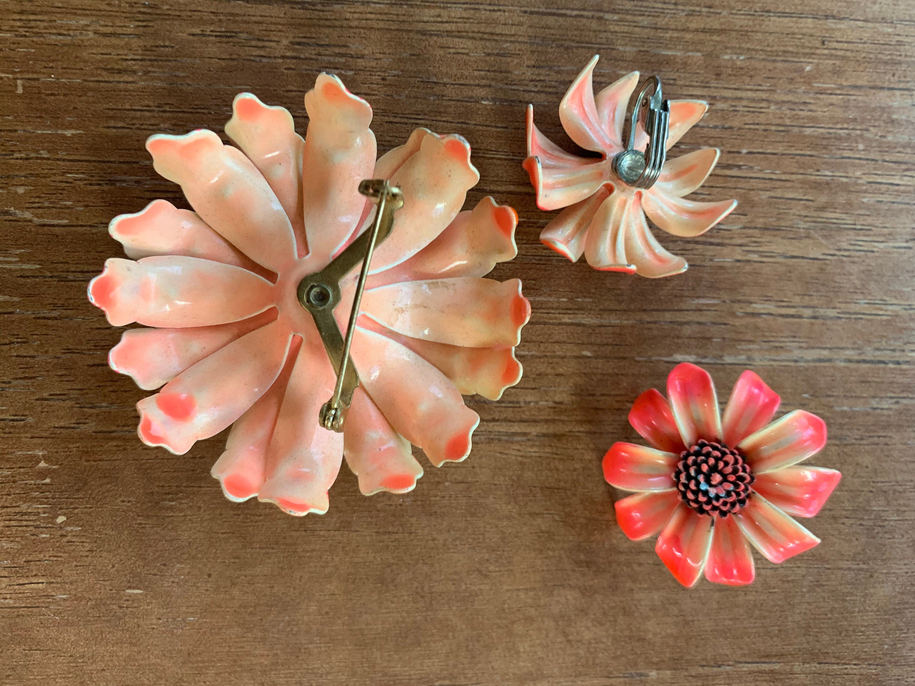 Vintage 1960's Enamel Daisy Pin with Matching Clip Earrings
