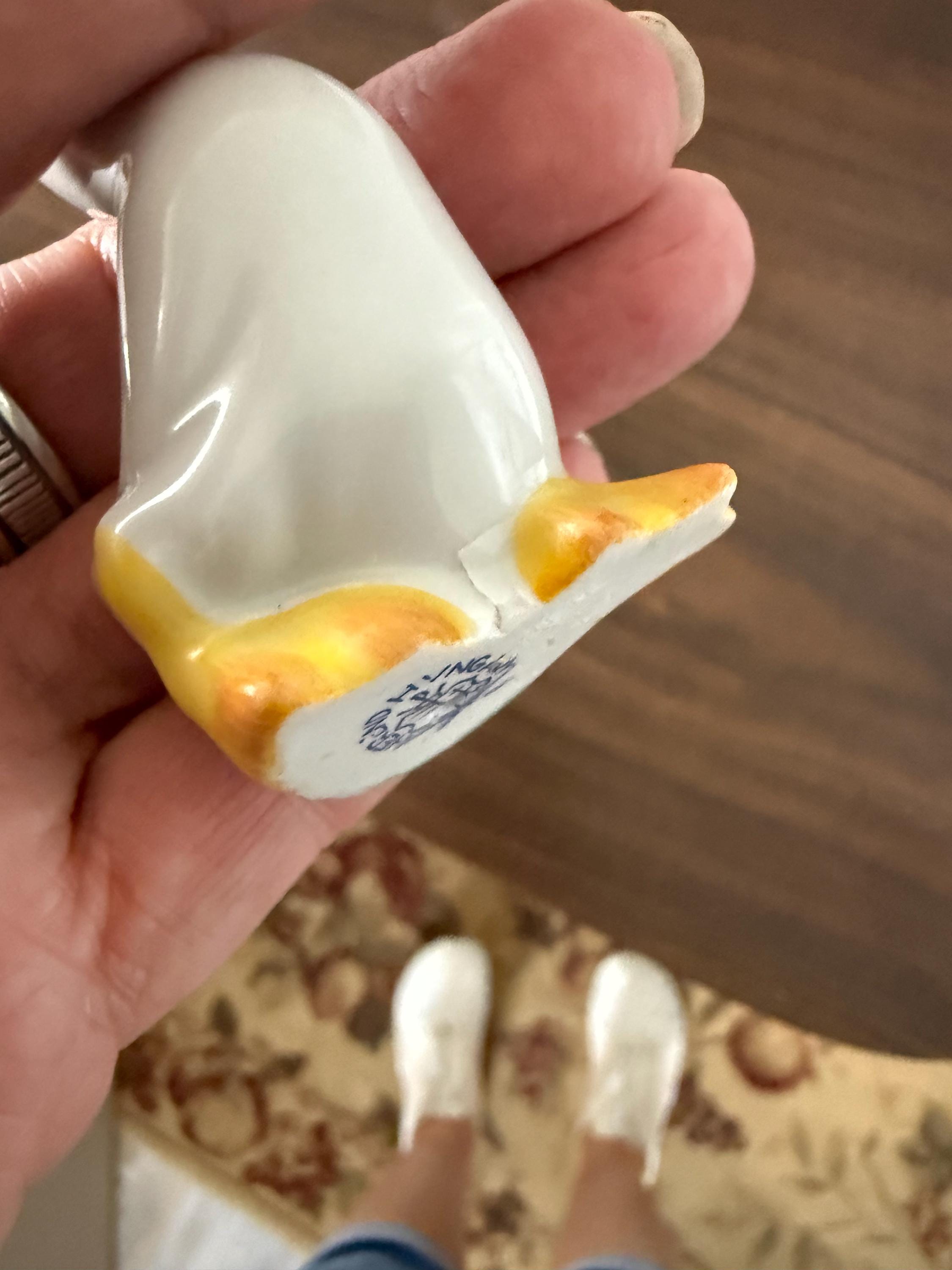 Vintage Hand Painted Small Herend Hungary Porcelain Goose Figurine Marked 5116