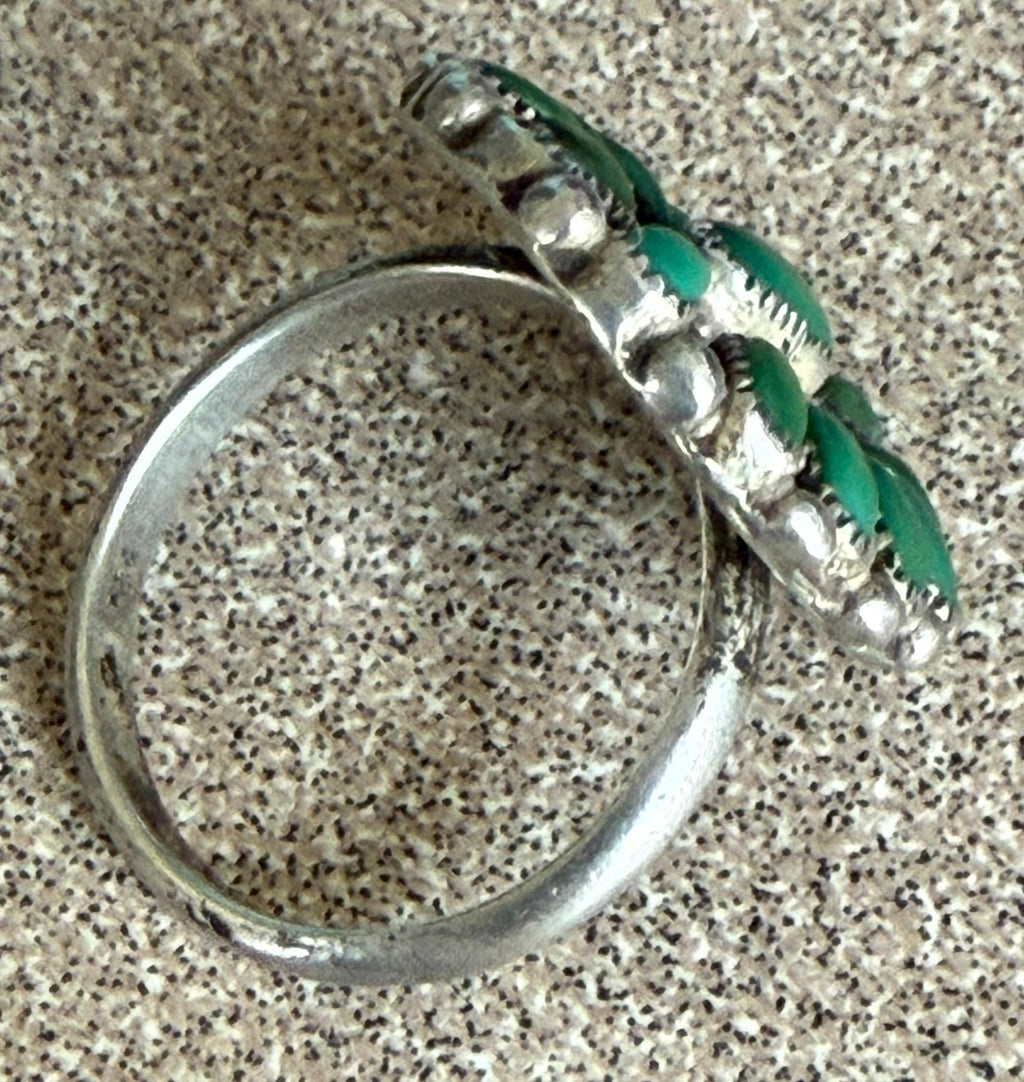 Unique Green Turquoise Needlepoint Native American Artist Signed SL Hattie Zuni Sterling Silver Ring Size 6 1/2