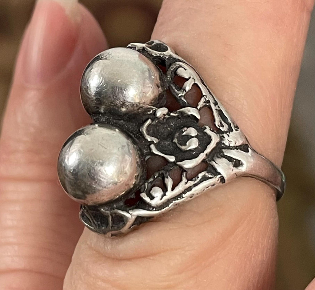 Unique Vintage Artist Signed JP Ladies Sterling Silver Double Silver Pearl Ball Ring Size 6