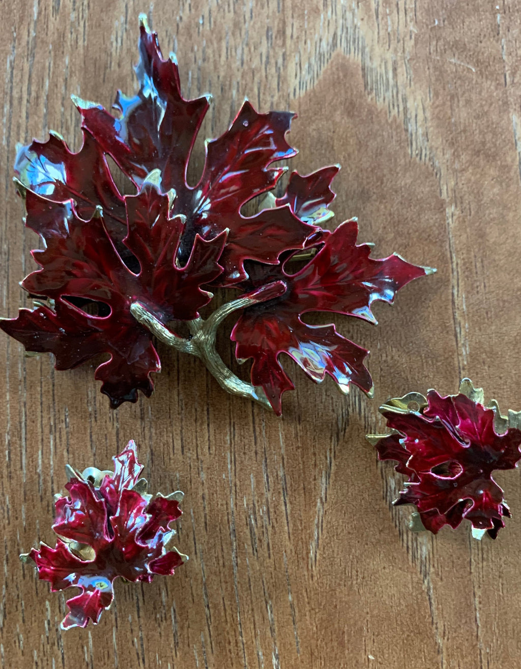Vintage Signed Weiss Enameled Falls Leaves Brooch Pin and Earrings Set